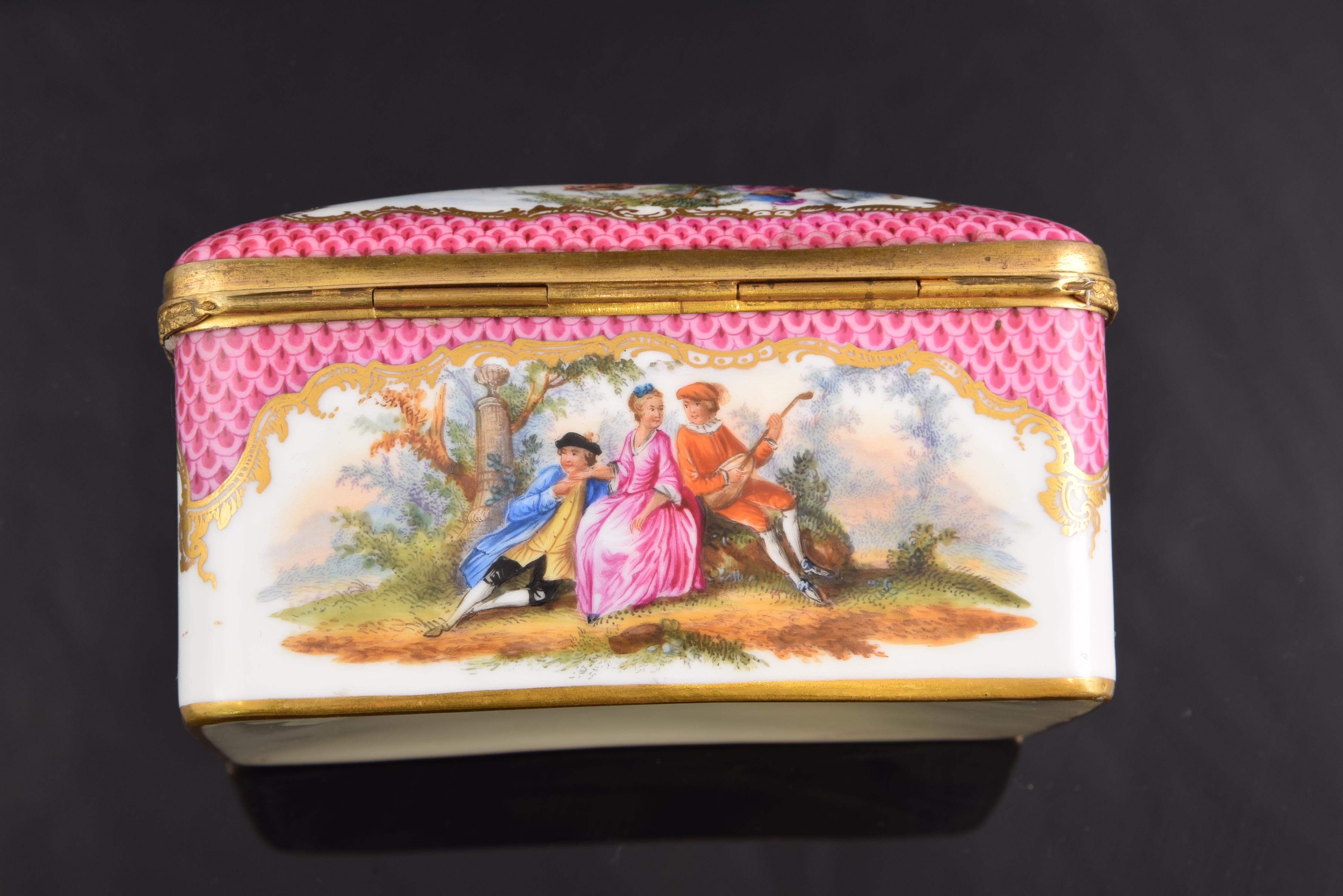 Altro Scatola di porcellana, Potschappel-Dresden, Germania, XIX secolo, con marchio di fabbrica in vendita