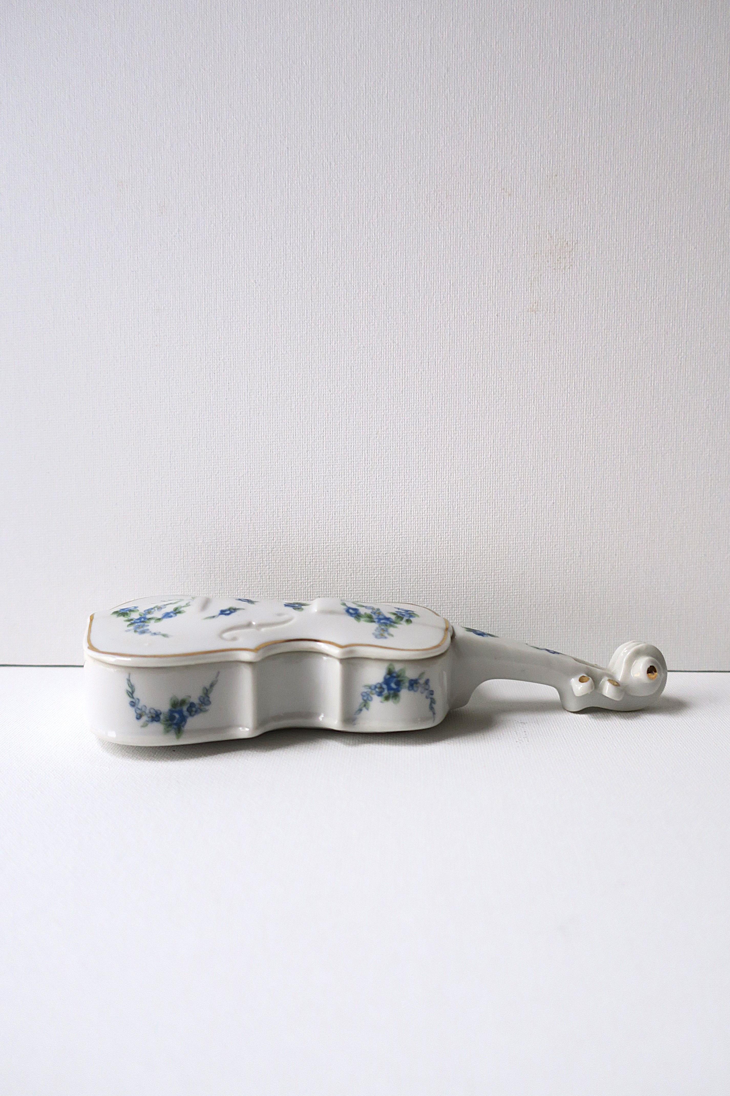 Porcelain Box with Chintz Design For Sale 4