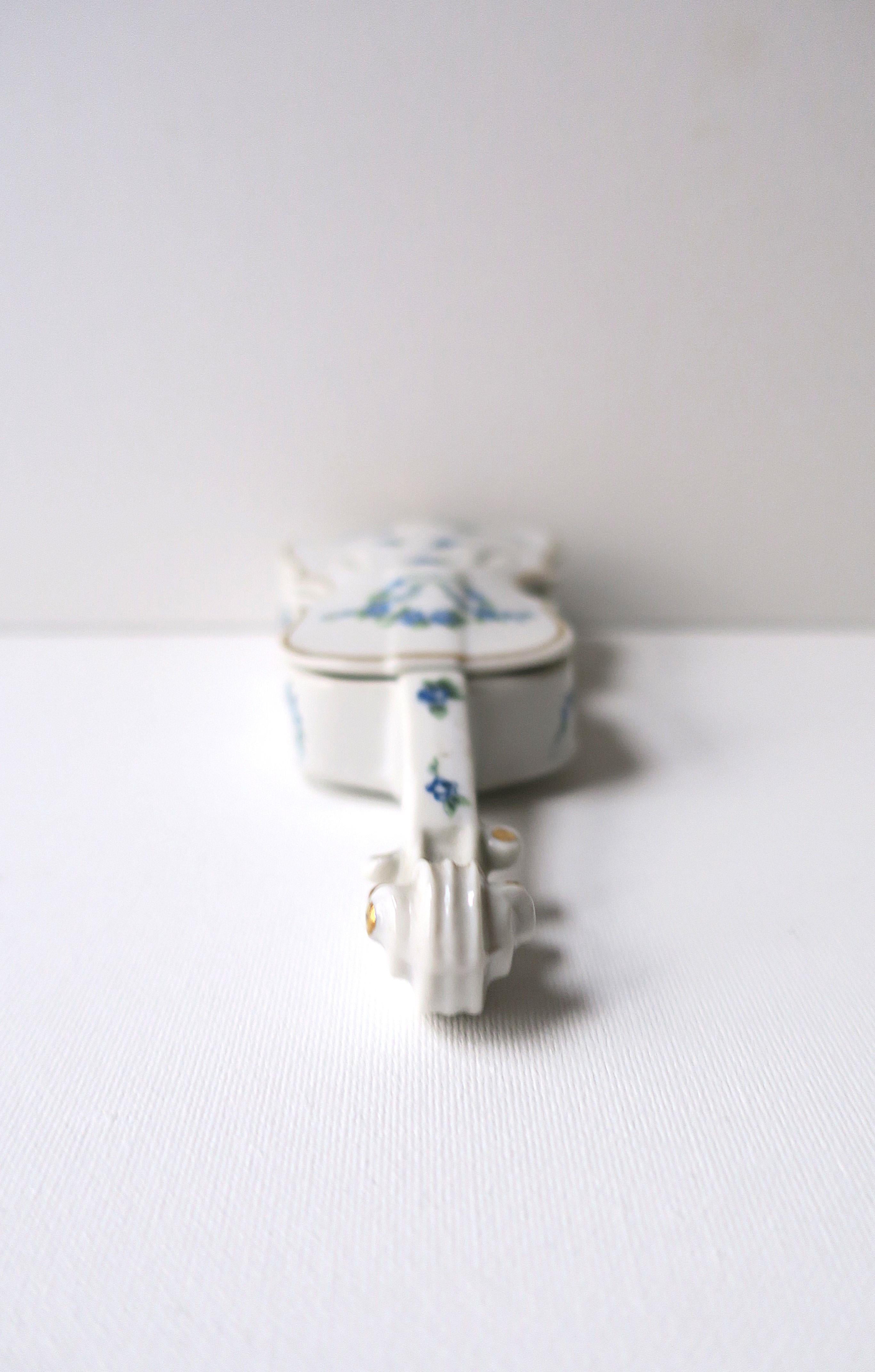 Porcelain Box with Chintz Design For Sale 5