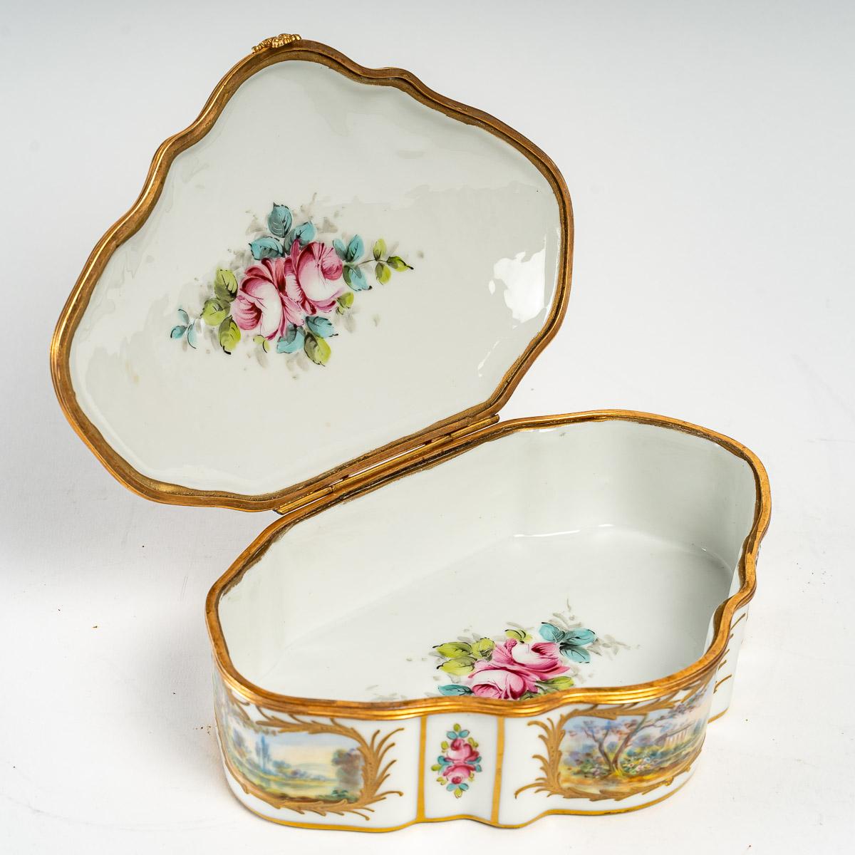 Porcelain Box with Elegant Scene, 19th Century 1