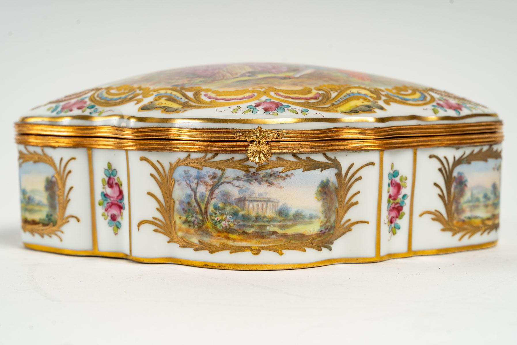Porcelain Box with Elegant Scene, 19th Century 3