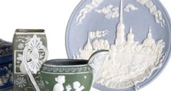 Porcelain - Box with lid; jug; milk jug and plaque - Wedgwood - 19th century