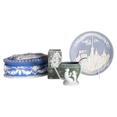 Porcelain - Box with lid; jug; milk jug and plaque - Wedgwood - 19th century