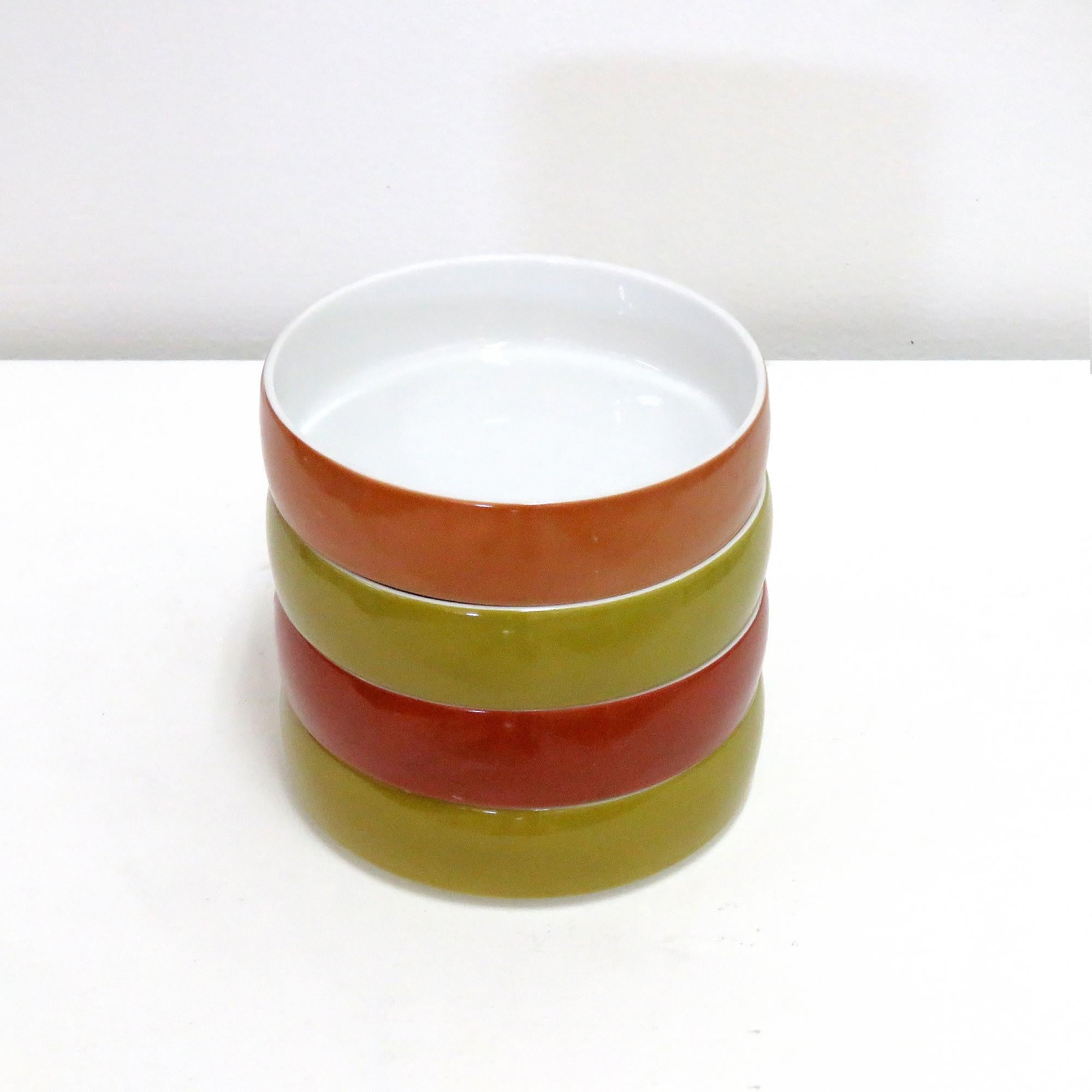 wonderful set of shallow breakfast bowls from the 'Chromatic' series, designed by Gerald Gulotta for Arzberg Porzellan, Germany between 1971-73. The bowls are part of the 'Goldbraun' sub series with the color markers '10005' (2x bowls), '10007' (1x