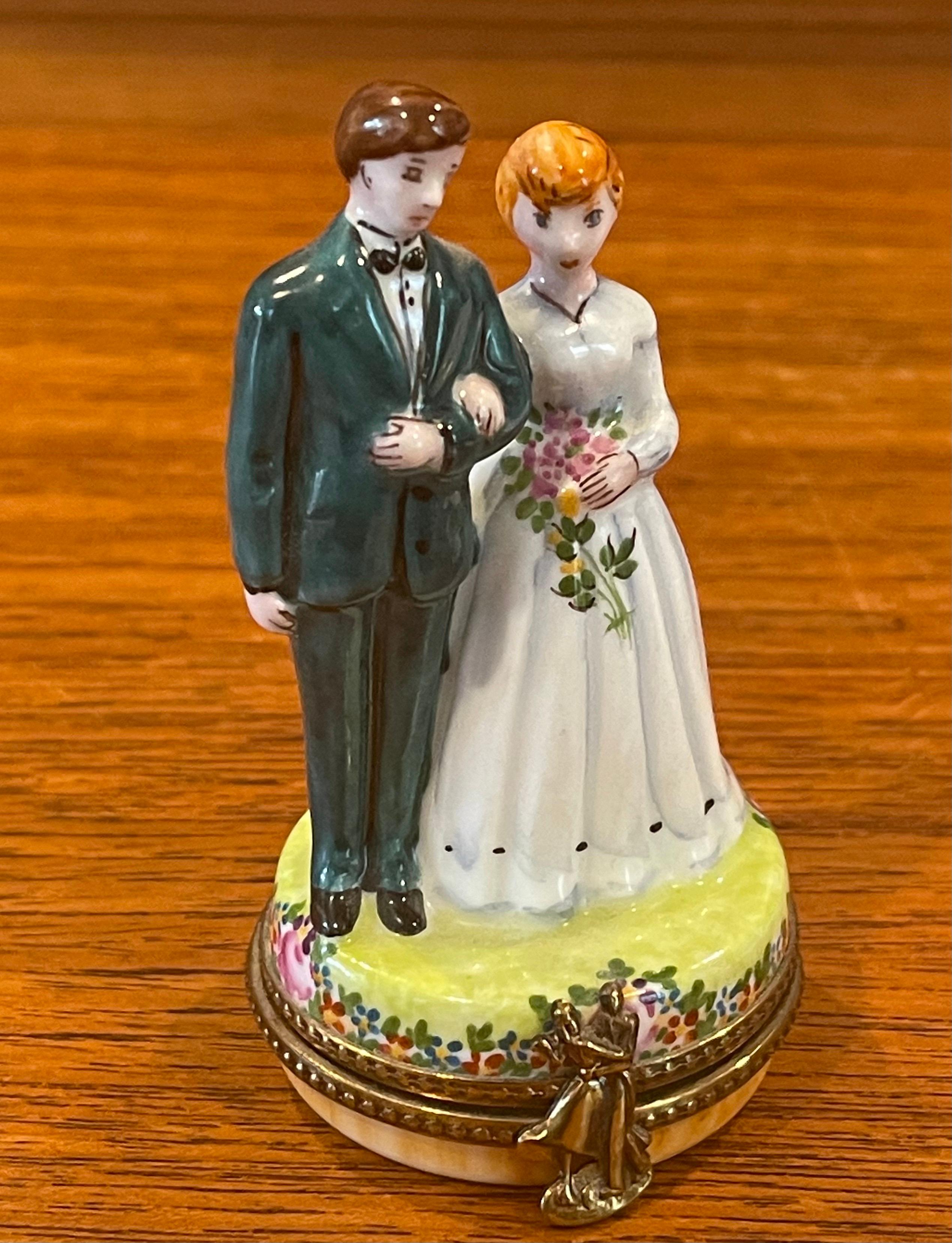 Porcelain Bride & Groom / Wedding Couple Trinket Box by Rochard for Limoges For Sale 4
