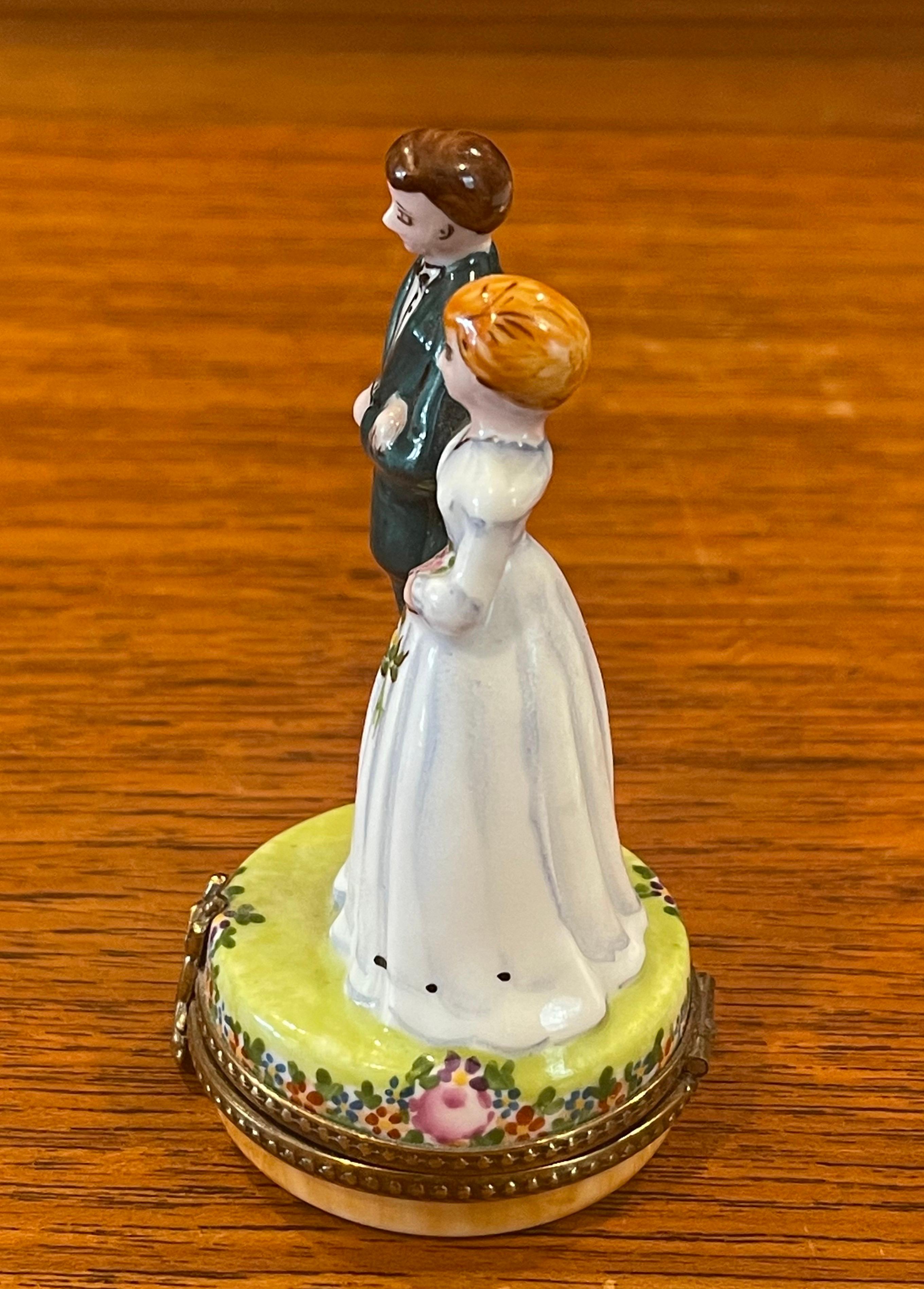 Boîte à bijoux d'un marié et d'un couple / d'une alliance en porcelaine de Rochard pour Limoges Bon état - En vente à San Diego, CA