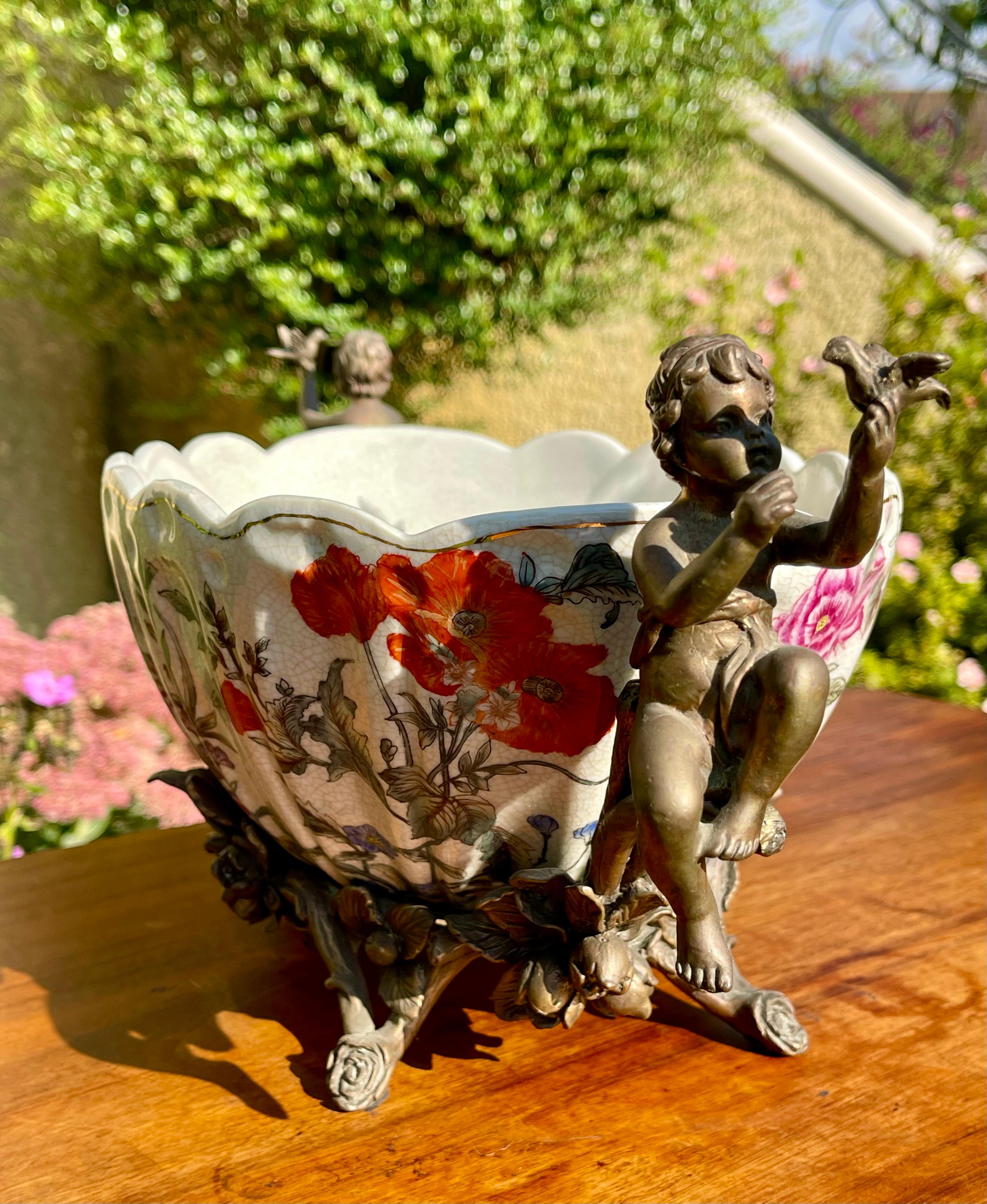 Taza / Jardinera de porcelana y bronce - Siglo XX en venta 10