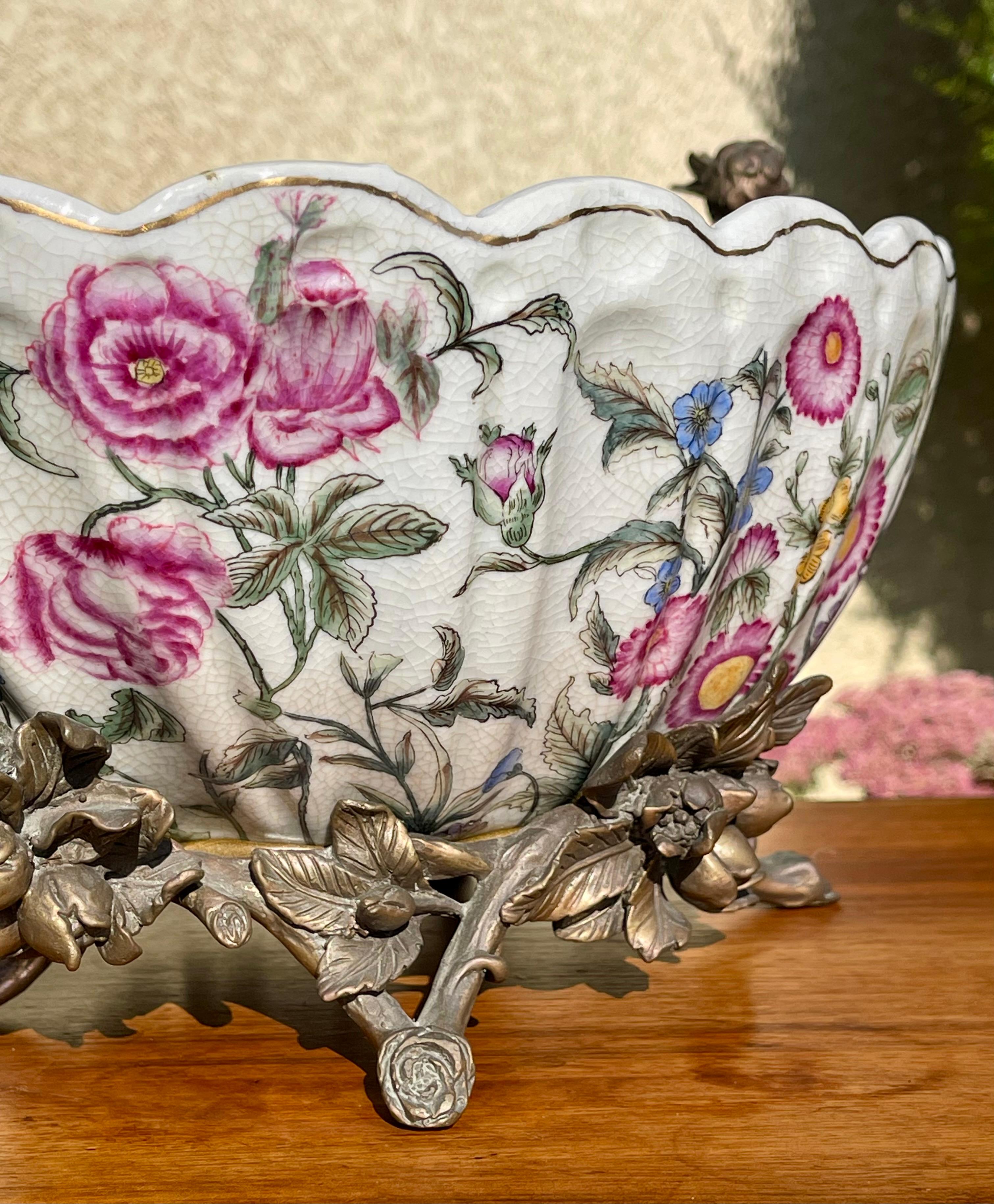 Taza / Jardinera de porcelana y bronce - Siglo XX en venta 3