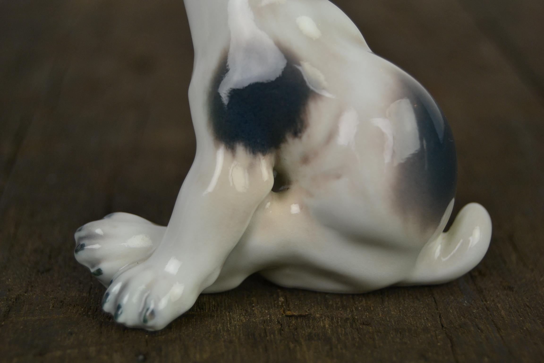 Chiot bulldog en porcelaine de Dahl Jensen:: Danemark:: années 1930 en vente 1