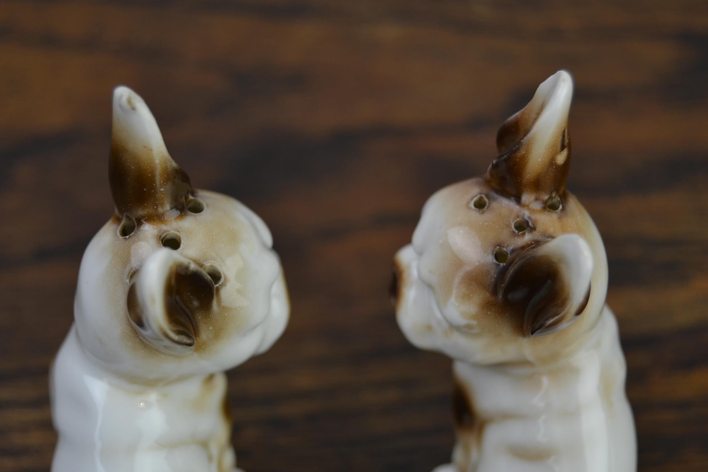 Porcelain Bulldog Shaped Salt and Pepper Shakers, Germany, Mid-20th Century In Good Condition In Antwerp, BE
