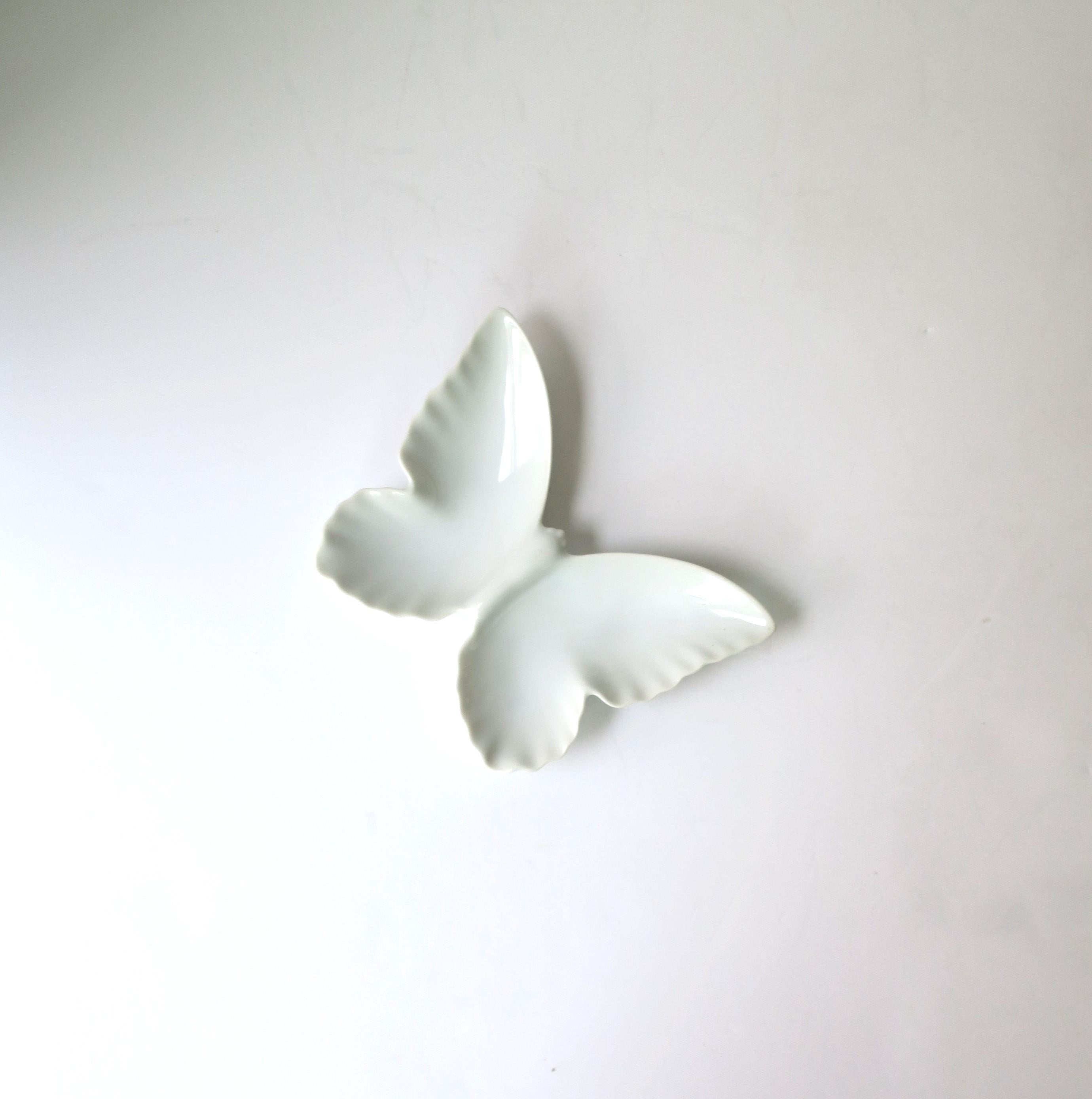Porcelain Butterfly Jewelry Dish Vide-Poche In Good Condition For Sale In New York, NY