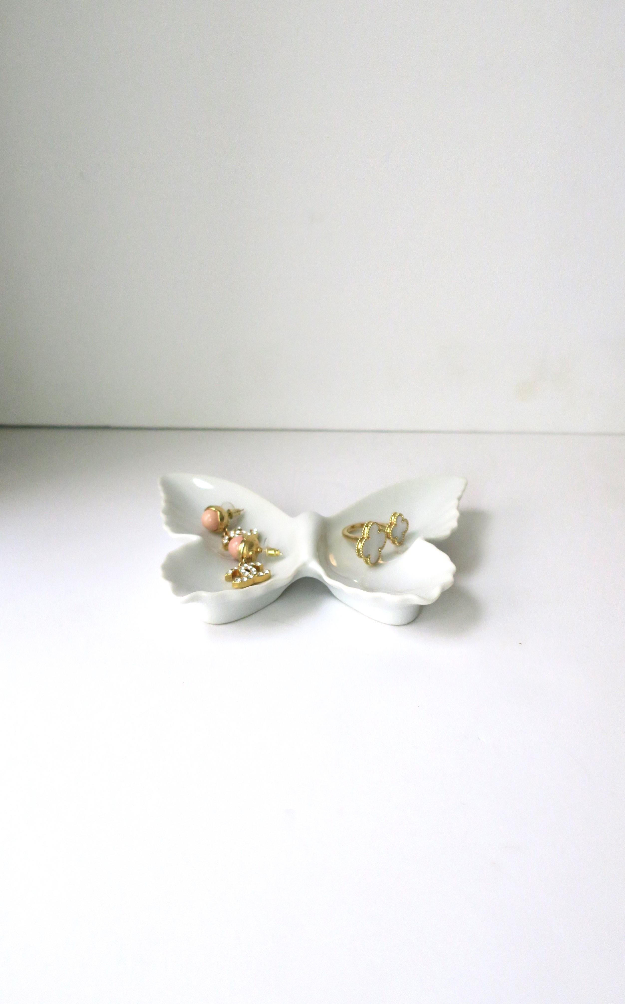 Porcelain Butterfly Jewelry Dish Vide-Poche For Sale 1