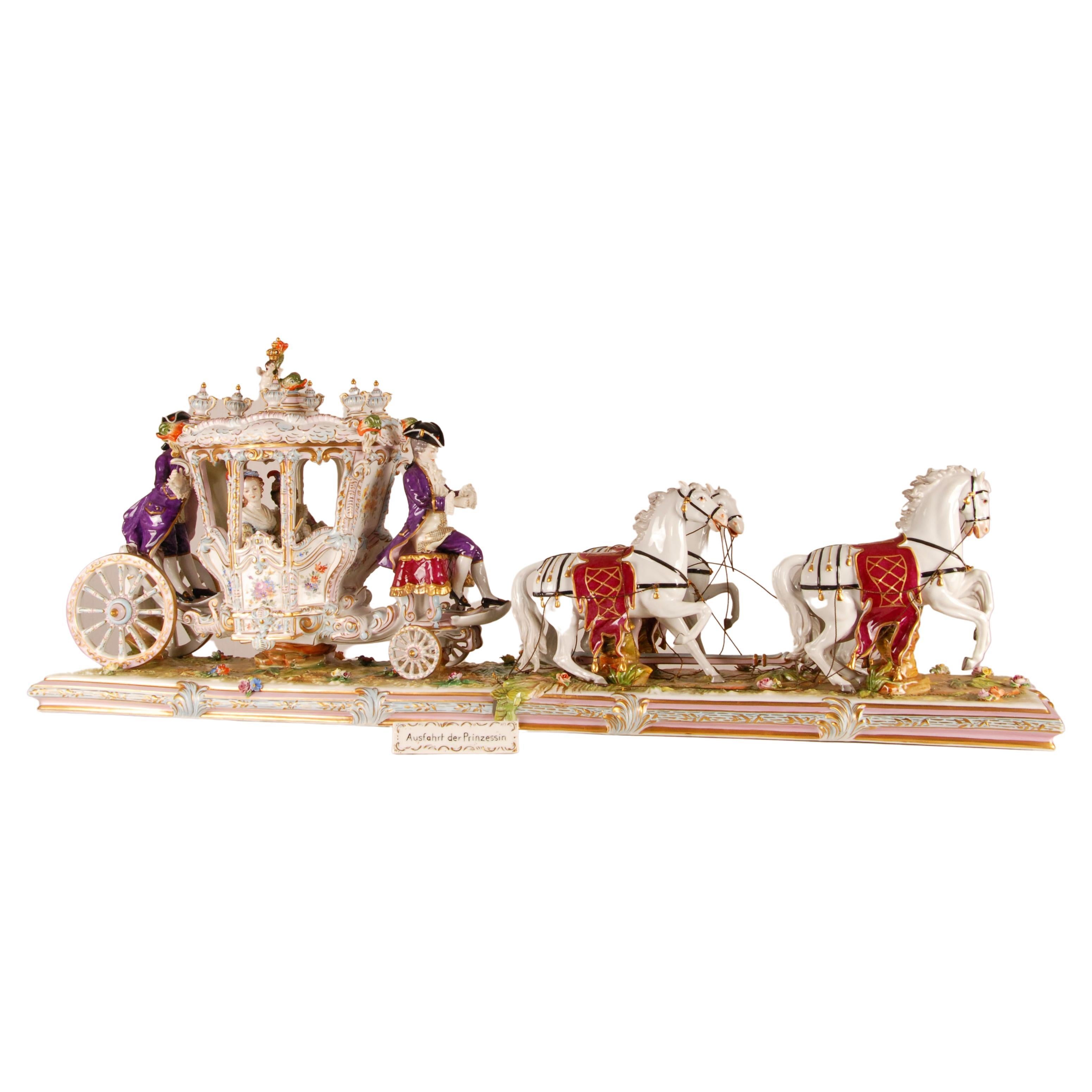 Pochette à chariot en porcelaine allemande avec figurines de chevaux et de chevaux en dentelle Rococo Volkstedt
