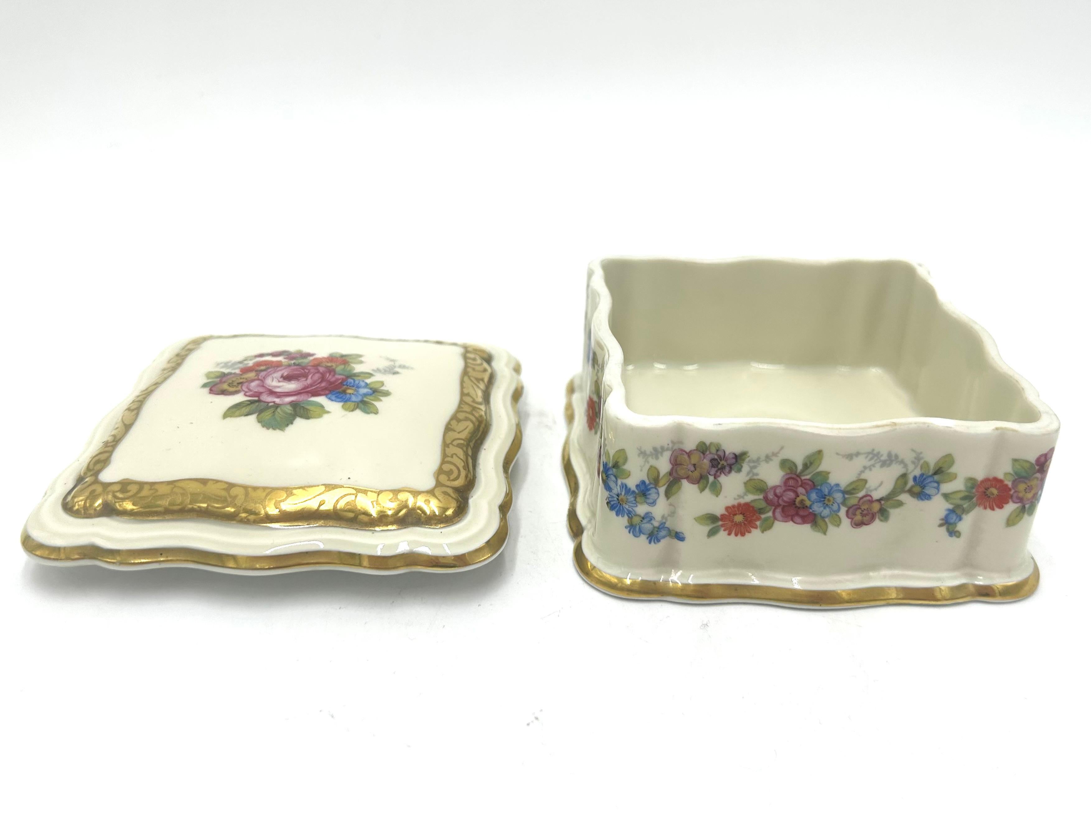 Porcelain Casket Jewellery Box, Rosenthal Chippendale, Germany, 1942 In Good Condition For Sale In Chorzów, PL