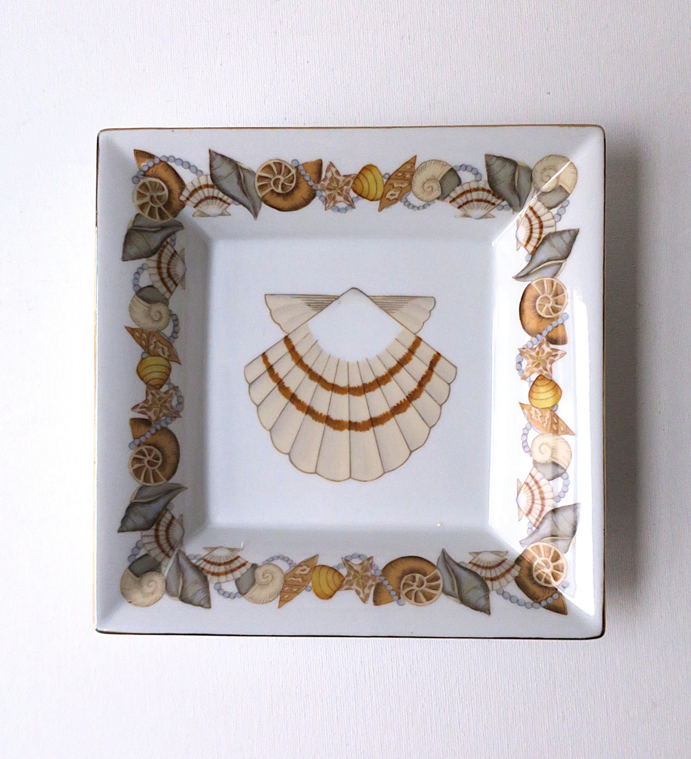Porcelain Catchall Seashells In Excellent Condition For Sale In New York, NY