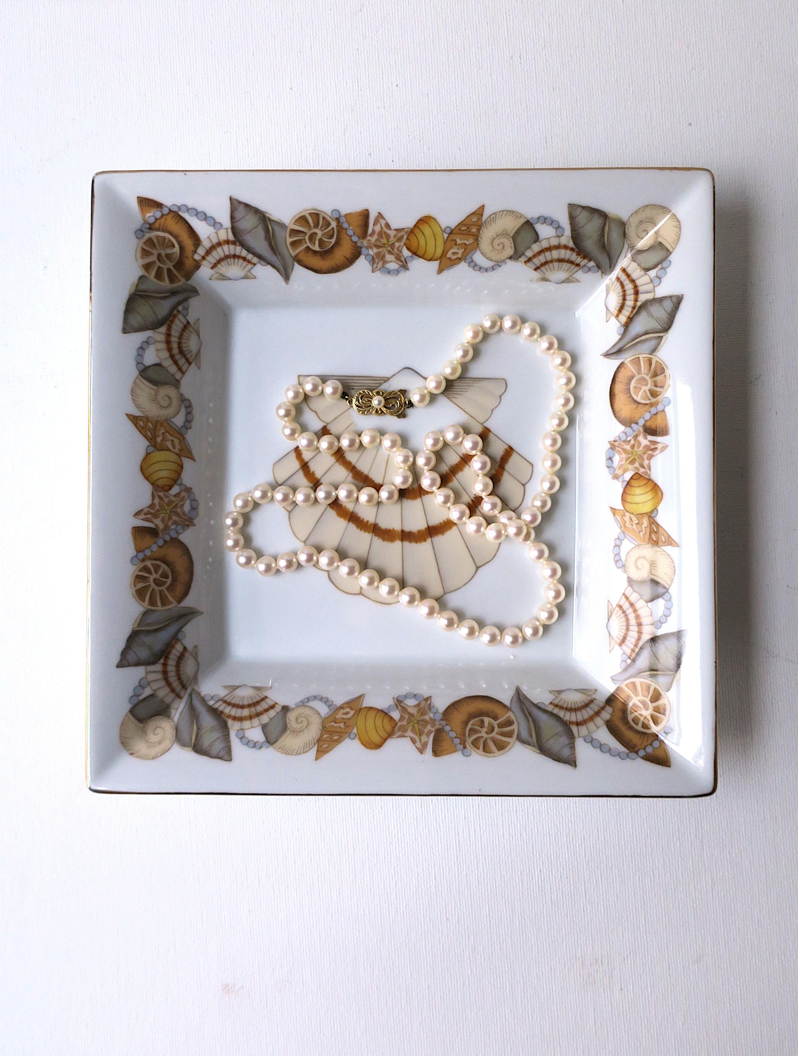 20th Century Porcelain Catchall Seashells For Sale
