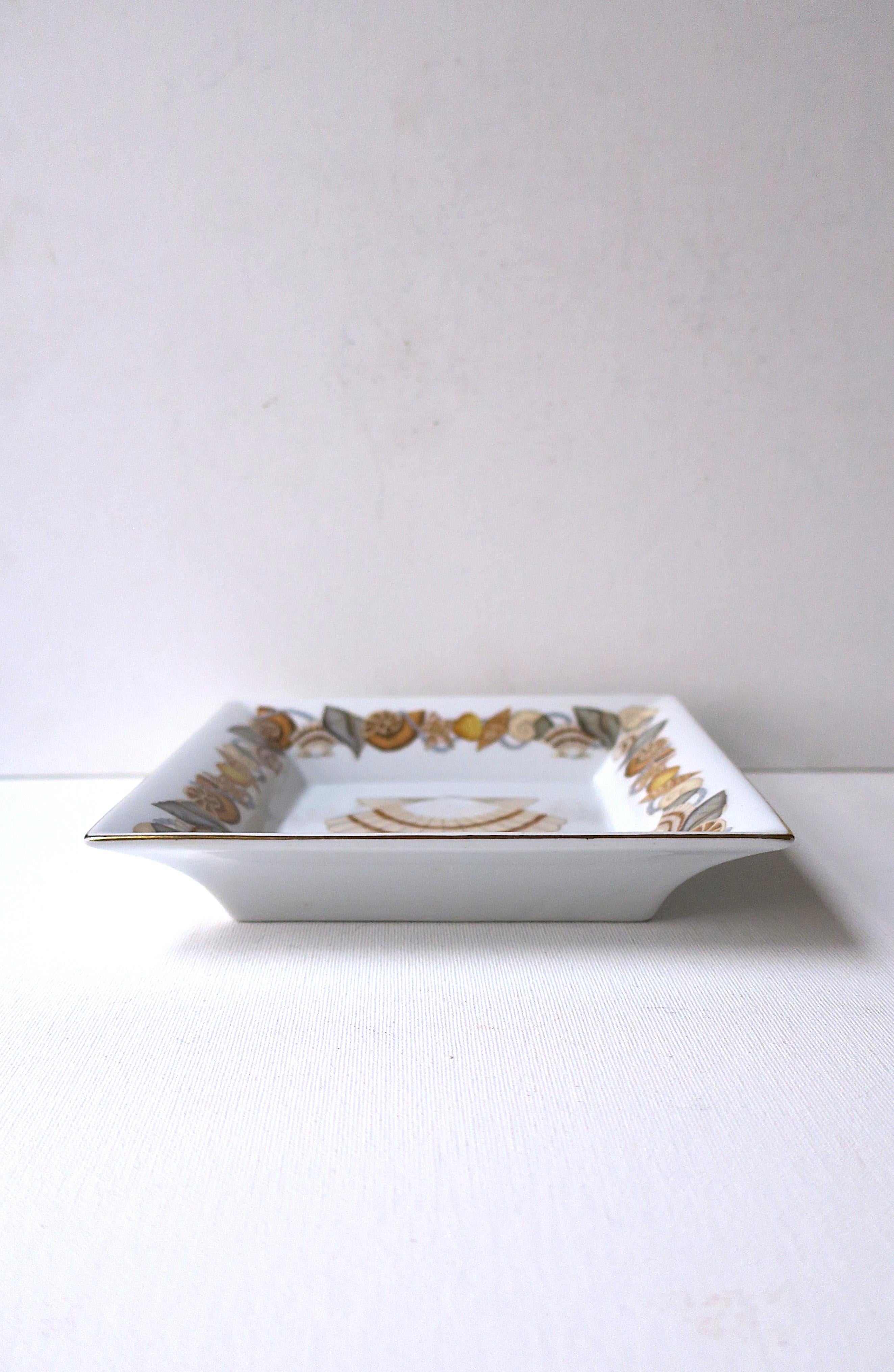 Porcelain Catchall Seashells For Sale 2