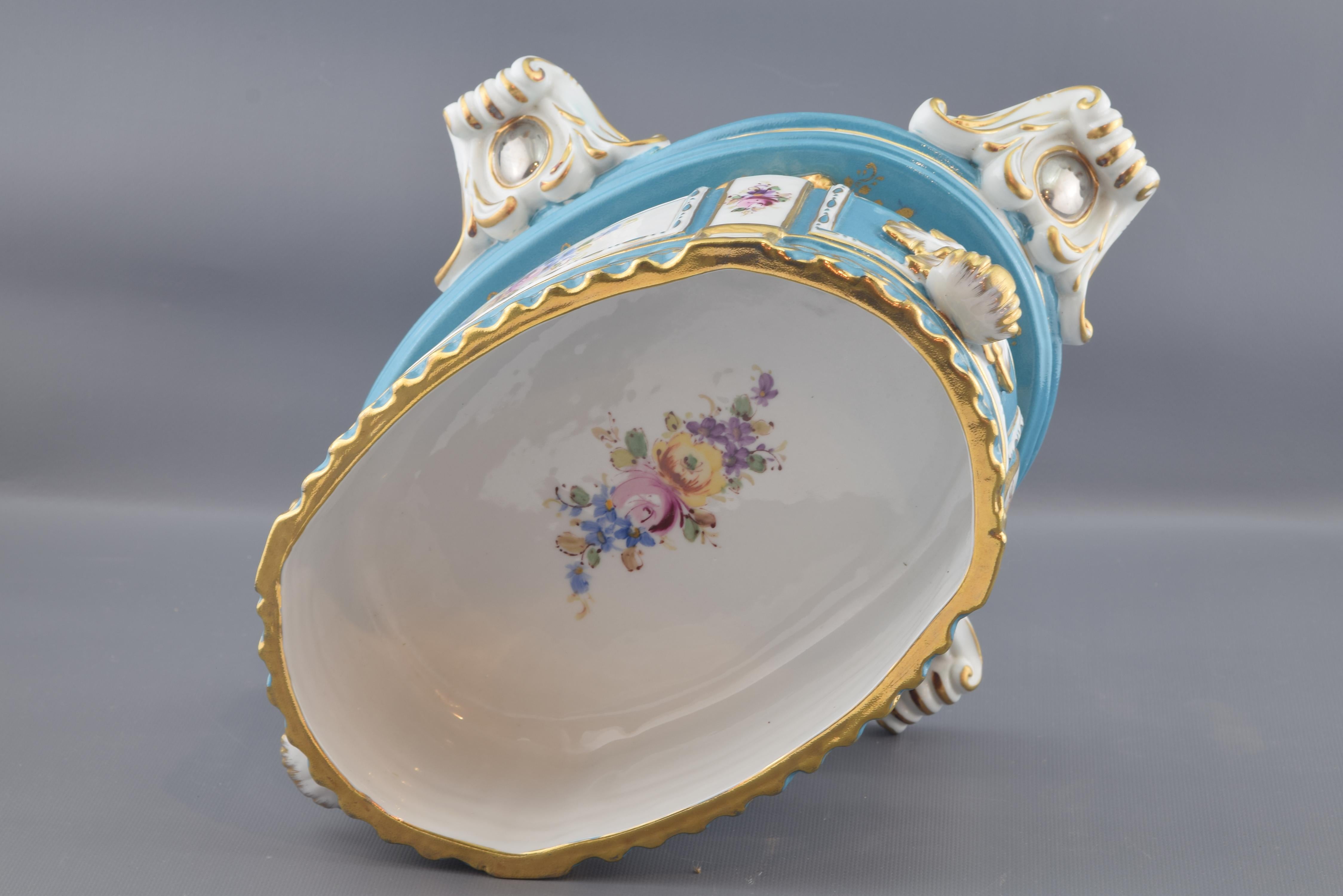 Porcelain Centerpiece, after Models from Sèvres In Good Condition In Madrid, ES