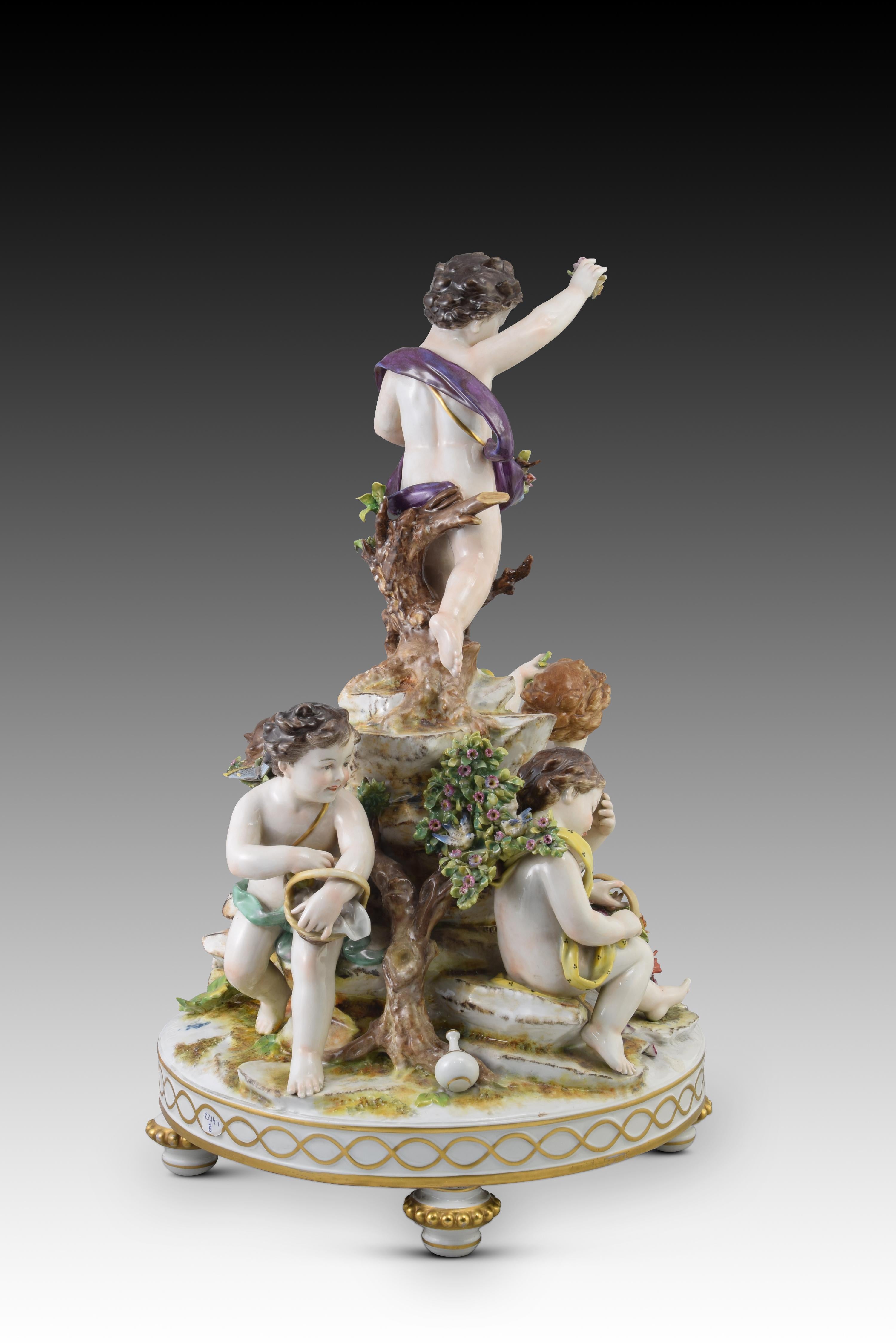 Neoclassical Porcelain Centerpiece, Volkstedt, Rudolstadt, Germany, circa Late 19th Century For Sale