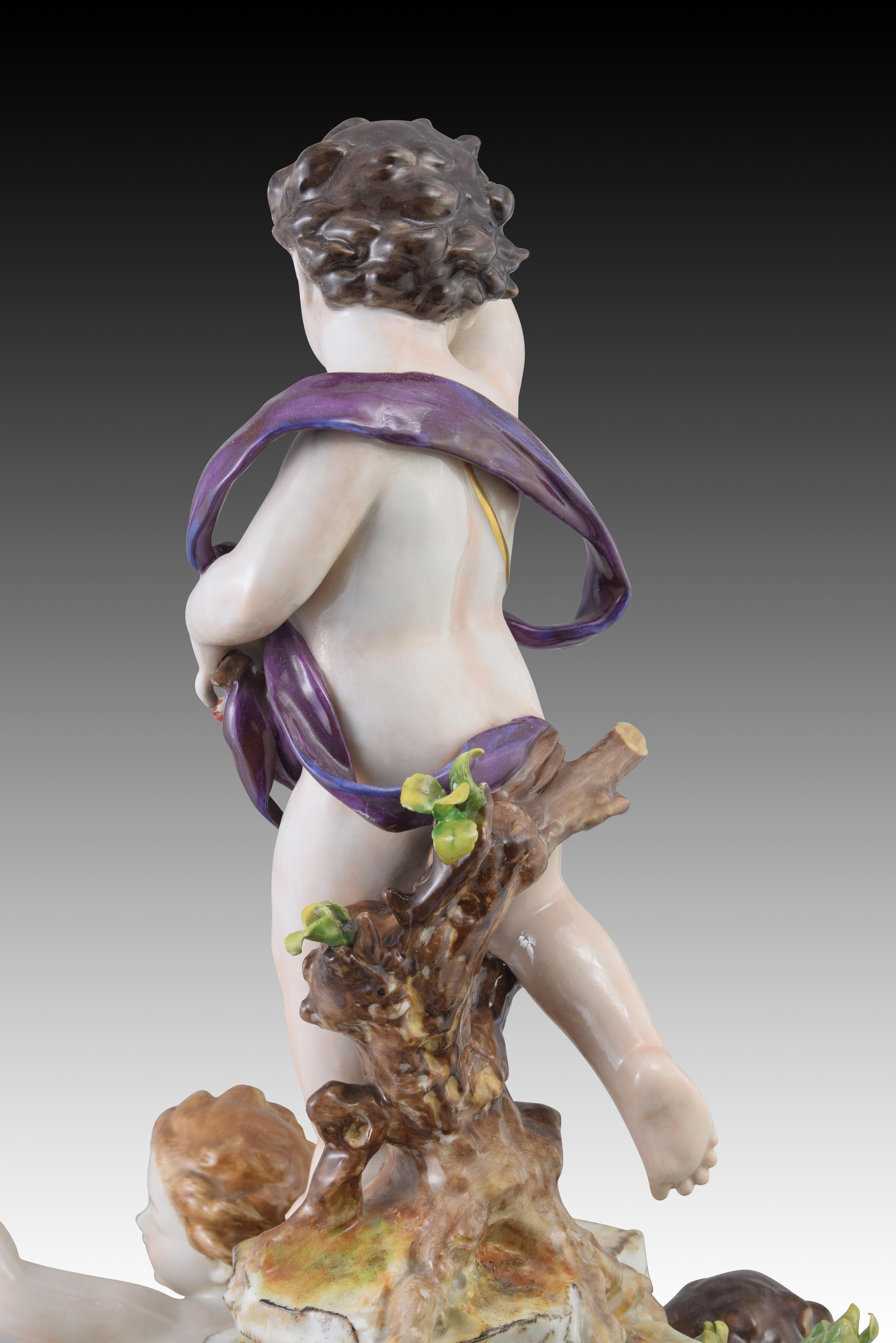 Porcelain Centerpiece, Volkstedt, Rudolstadt, Germany, circa Late 19th Century For Sale 1
