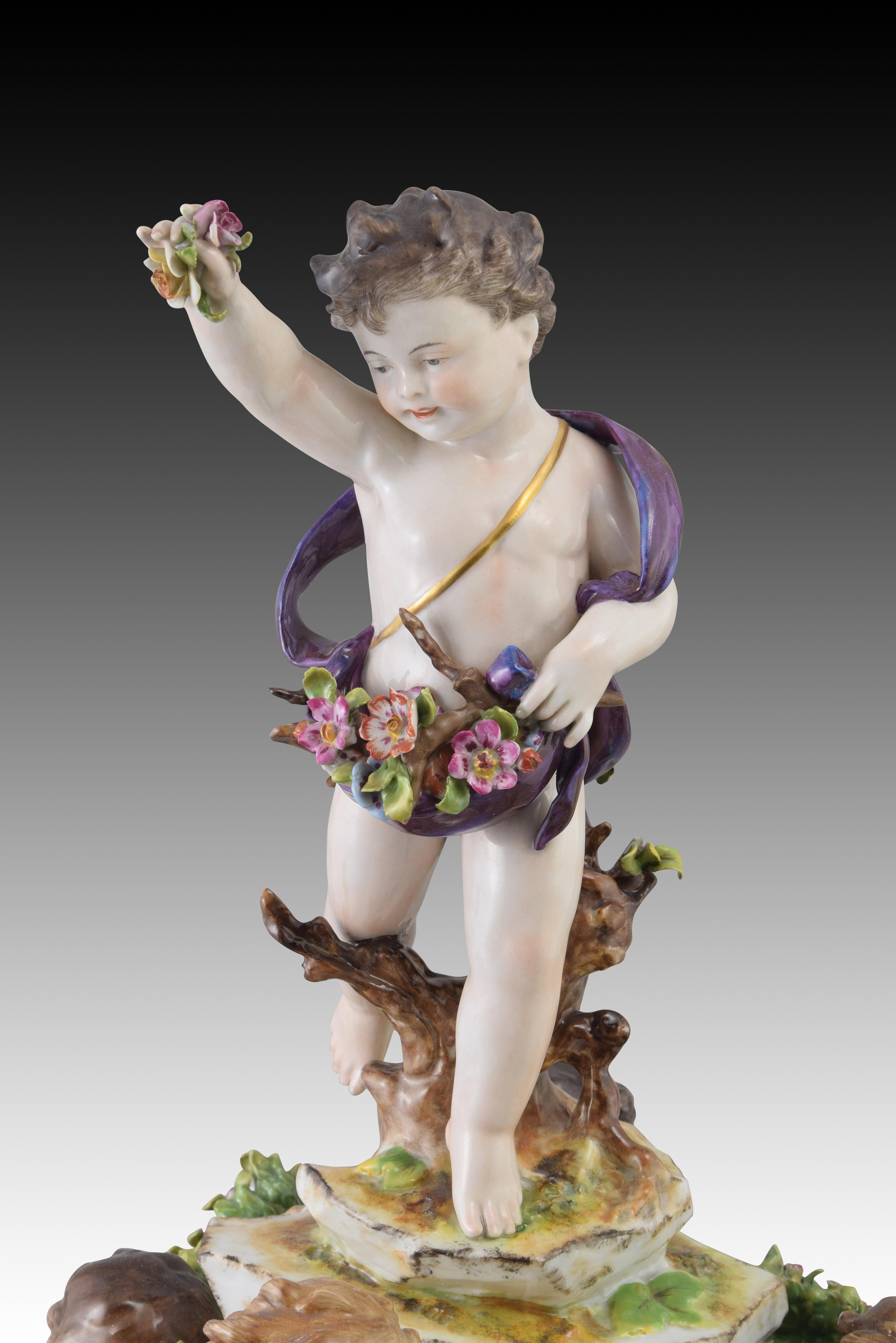 Porcelain Centerpiece, Volkstedt, Rudolstadt, Germany, circa Late 19th Century For Sale 3