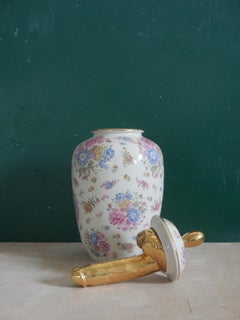 Vaso scultoreo in porcellana e oro 18k Italia Contemporaneo, 21° secolo