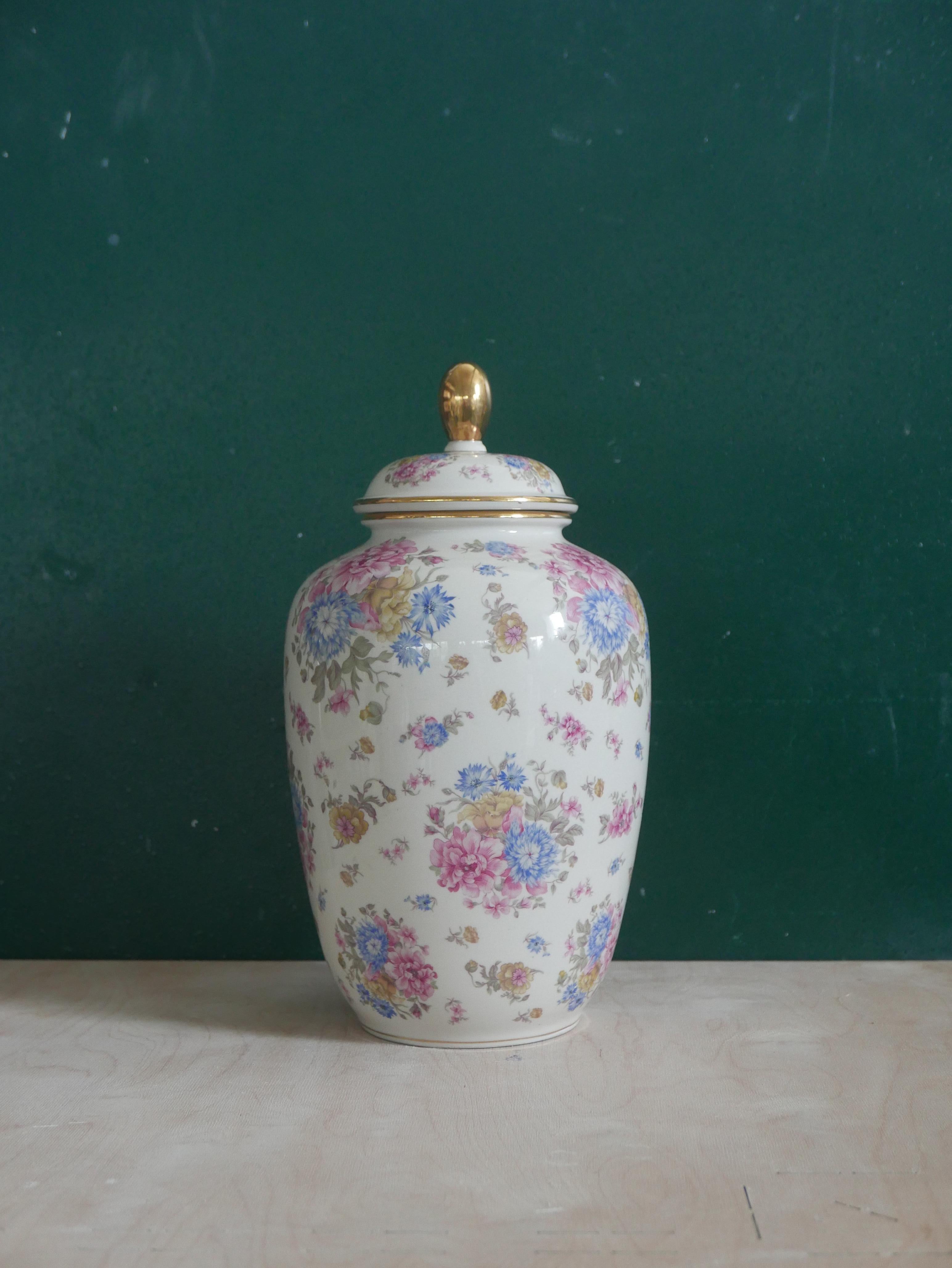 Victorian Porcelain Ceramic & 18k Gold Sculptural Vase Italy Contemporary, 21st Century