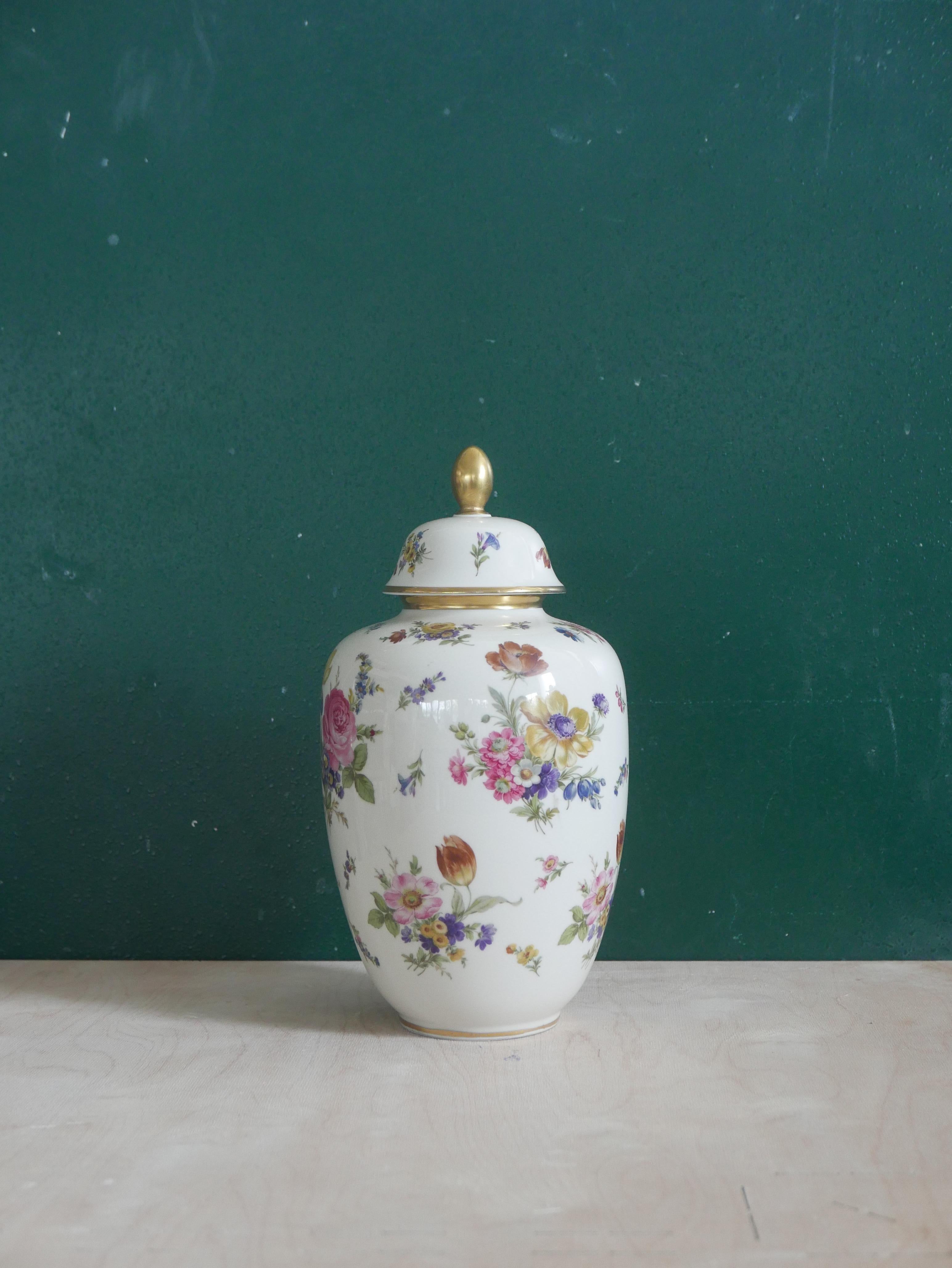 Victorian Porcelain Ceramic & 18k Gold Sculptural Vase Italy Contemporary, 21st Century For Sale