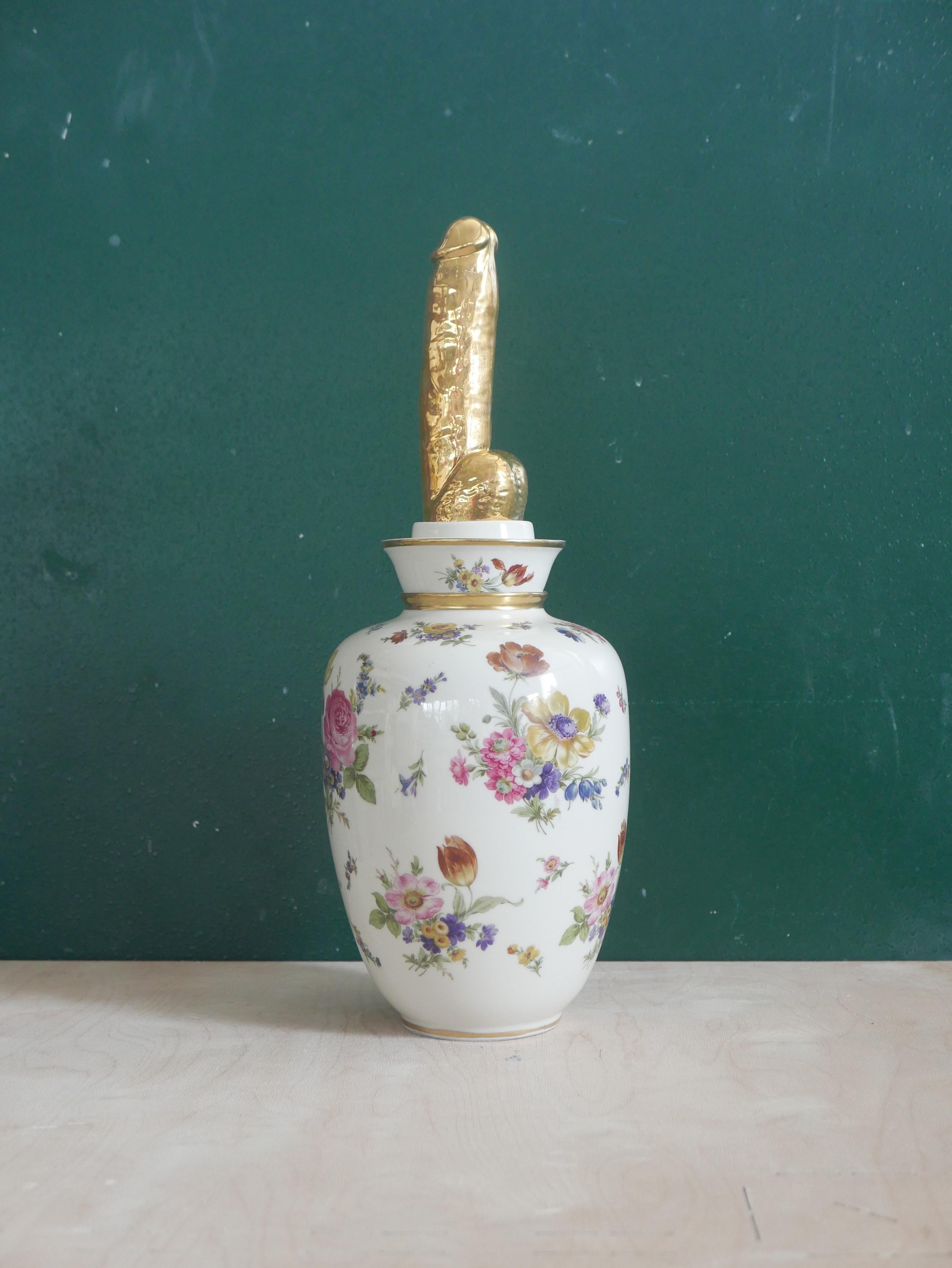 Italian Porcelain Ceramic & 18k Gold Sculptural Vase Italy Contemporary, 21st Century For Sale