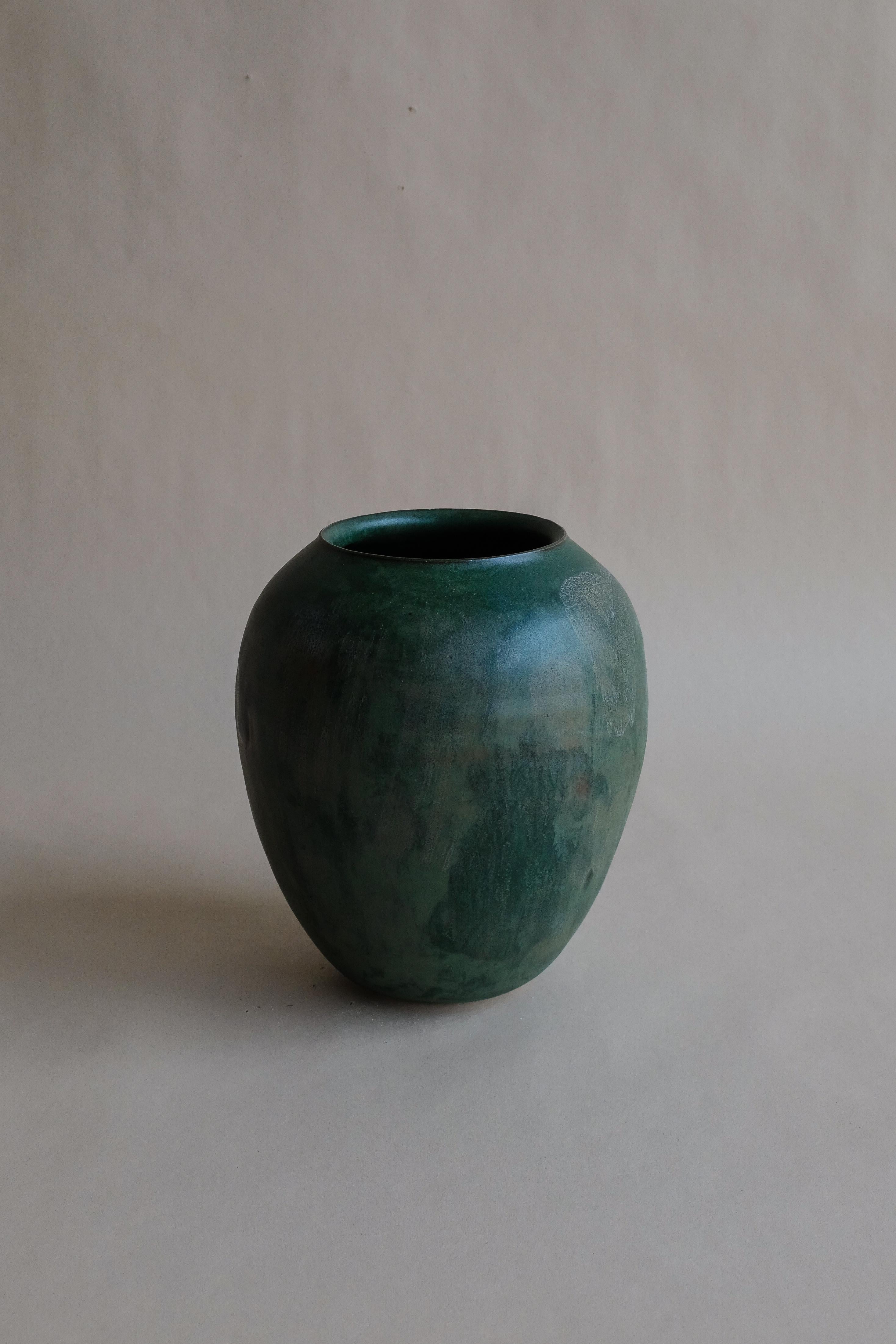 - Hand-thrown porcelain, featuring a proprietary, dimensional glaze fired in a high-fired gas kiln
- Organic rounded silhouette
- Form is inspired by the custard apple (mãng cầu)
- Hand-thrown porcelain, featuring a proprietary, dimensional glaze