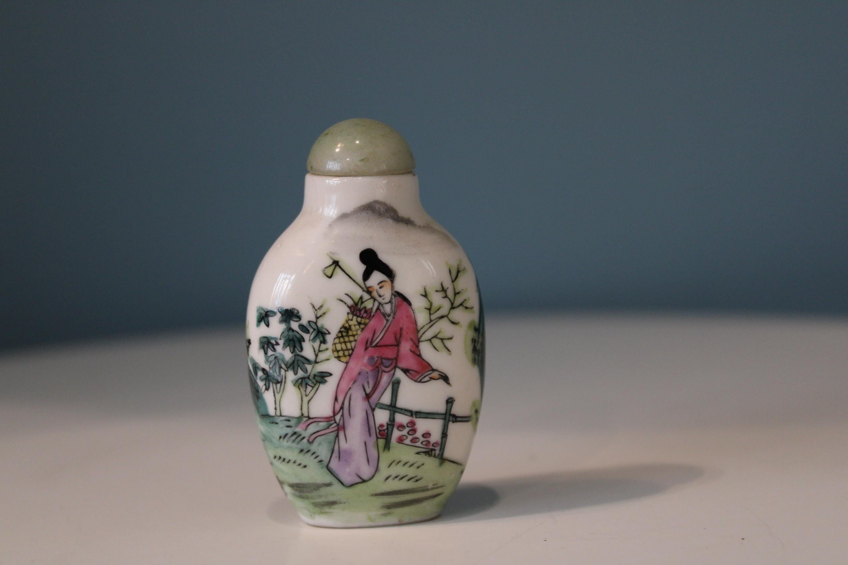 Porcelain Chinese snuff bottle.