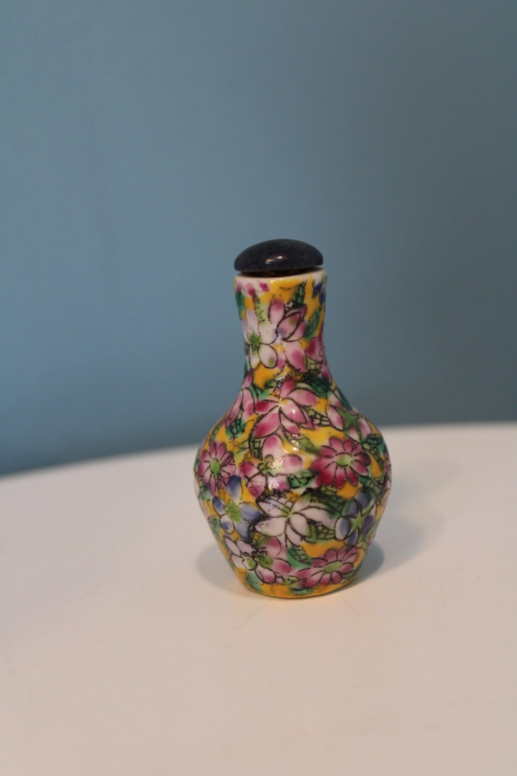 20th Century Porcelain Chinese snuff bottle For Sale