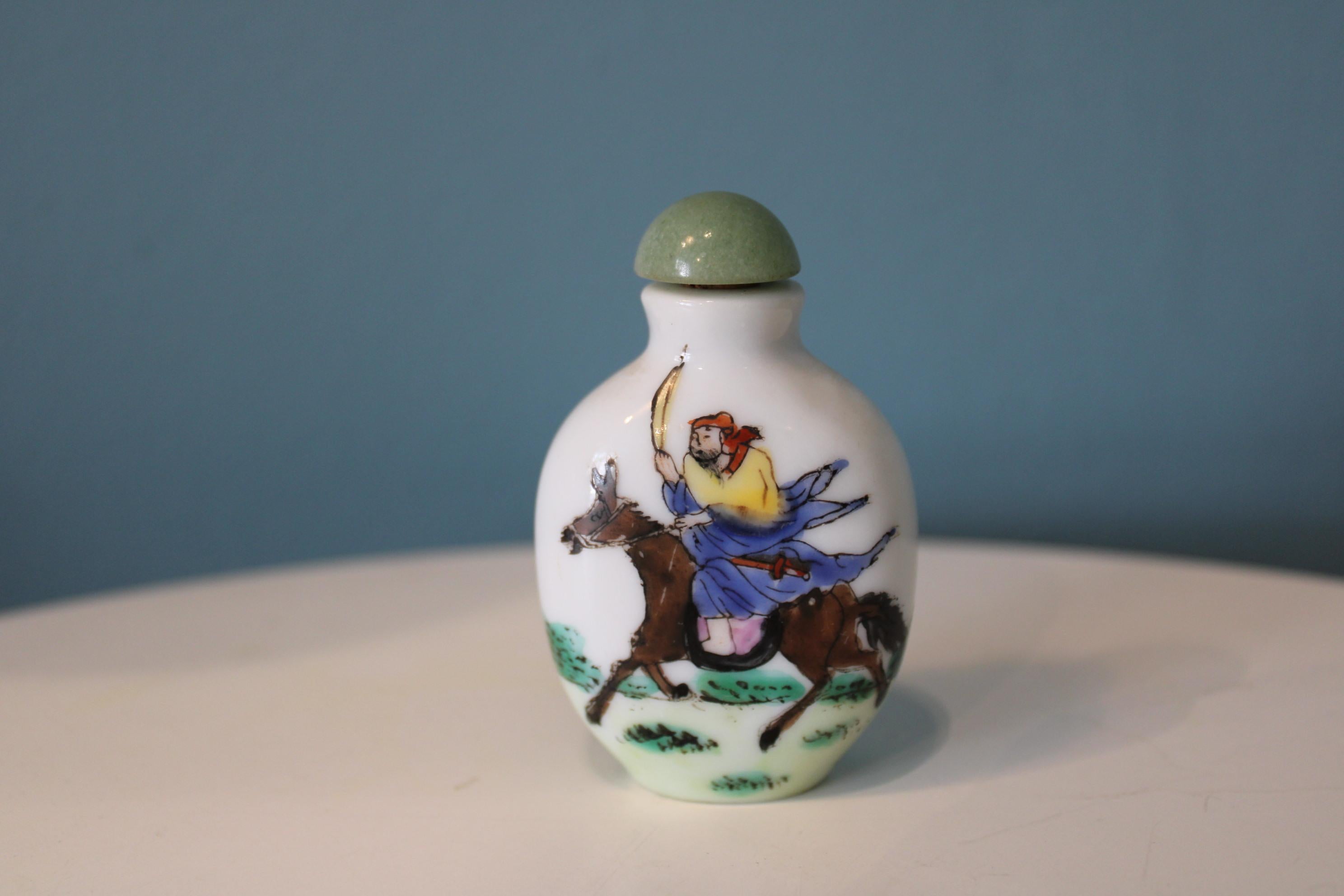 20th Century Porcelain Chinese snuff bottle For Sale