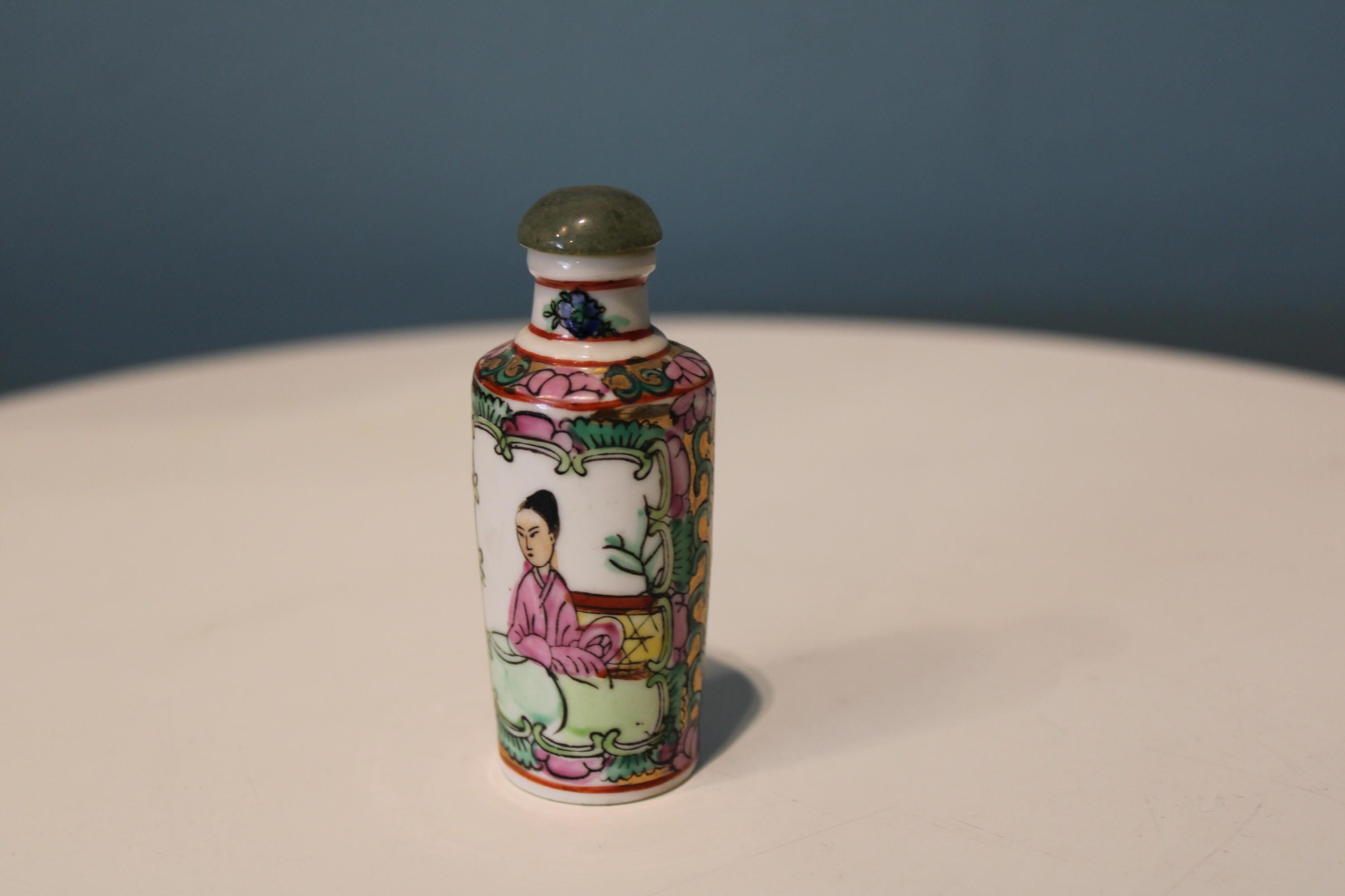 Porcelain Chinese snuff bottle For Sale 1
