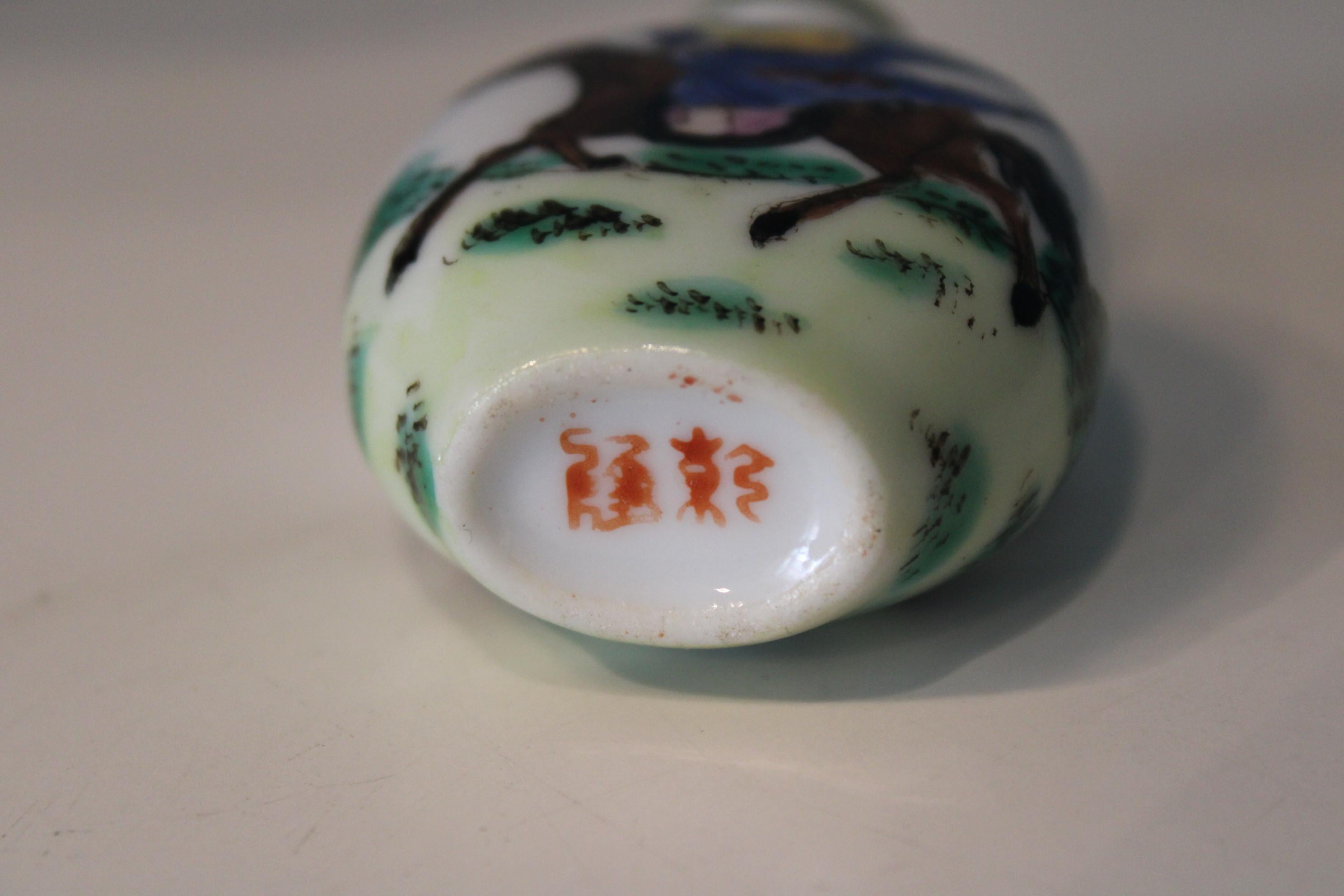 Porcelain Chinese snuff bottle For Sale 5