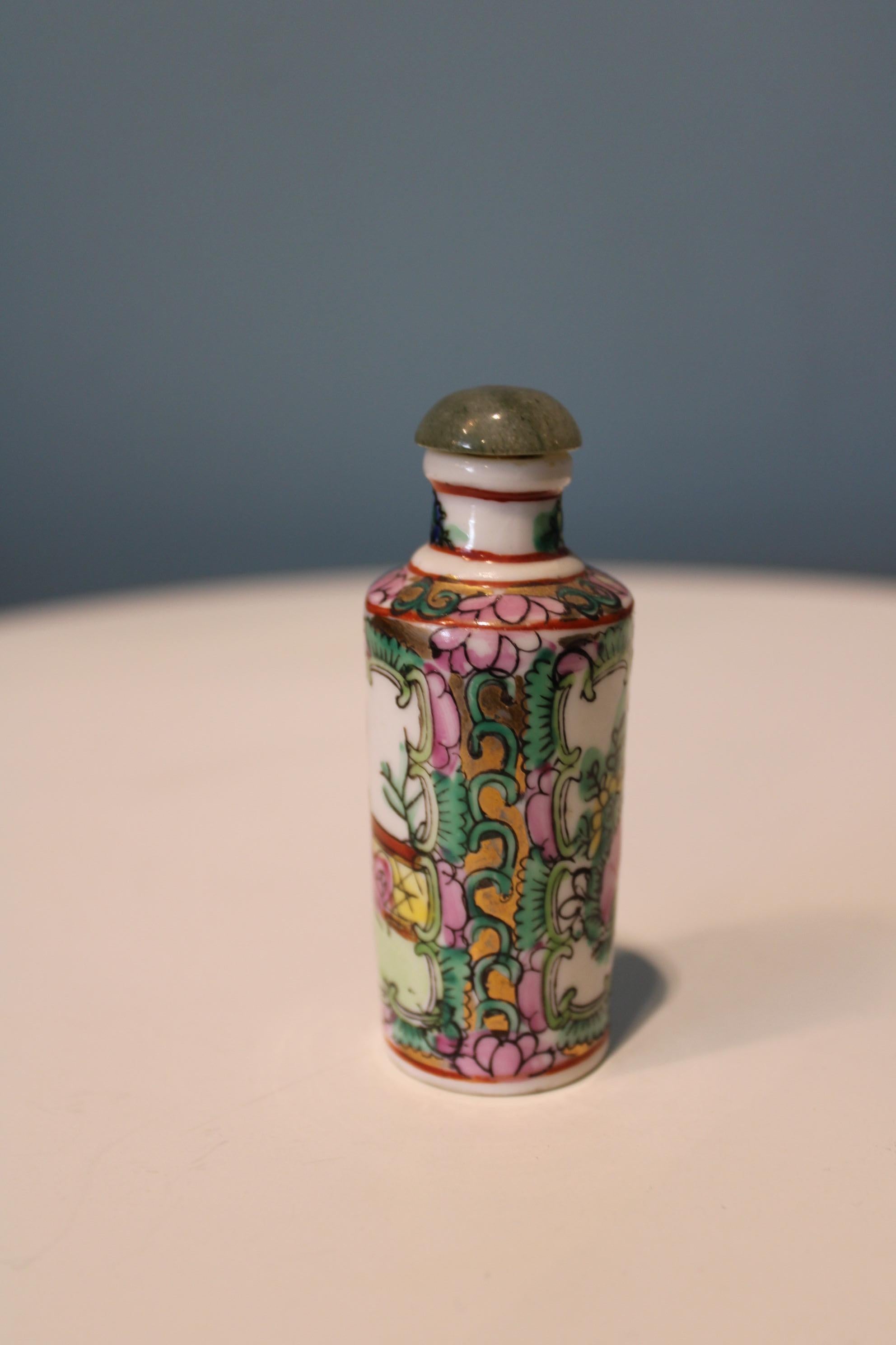 Porcelain Chinese snuff bottle For Sale 4