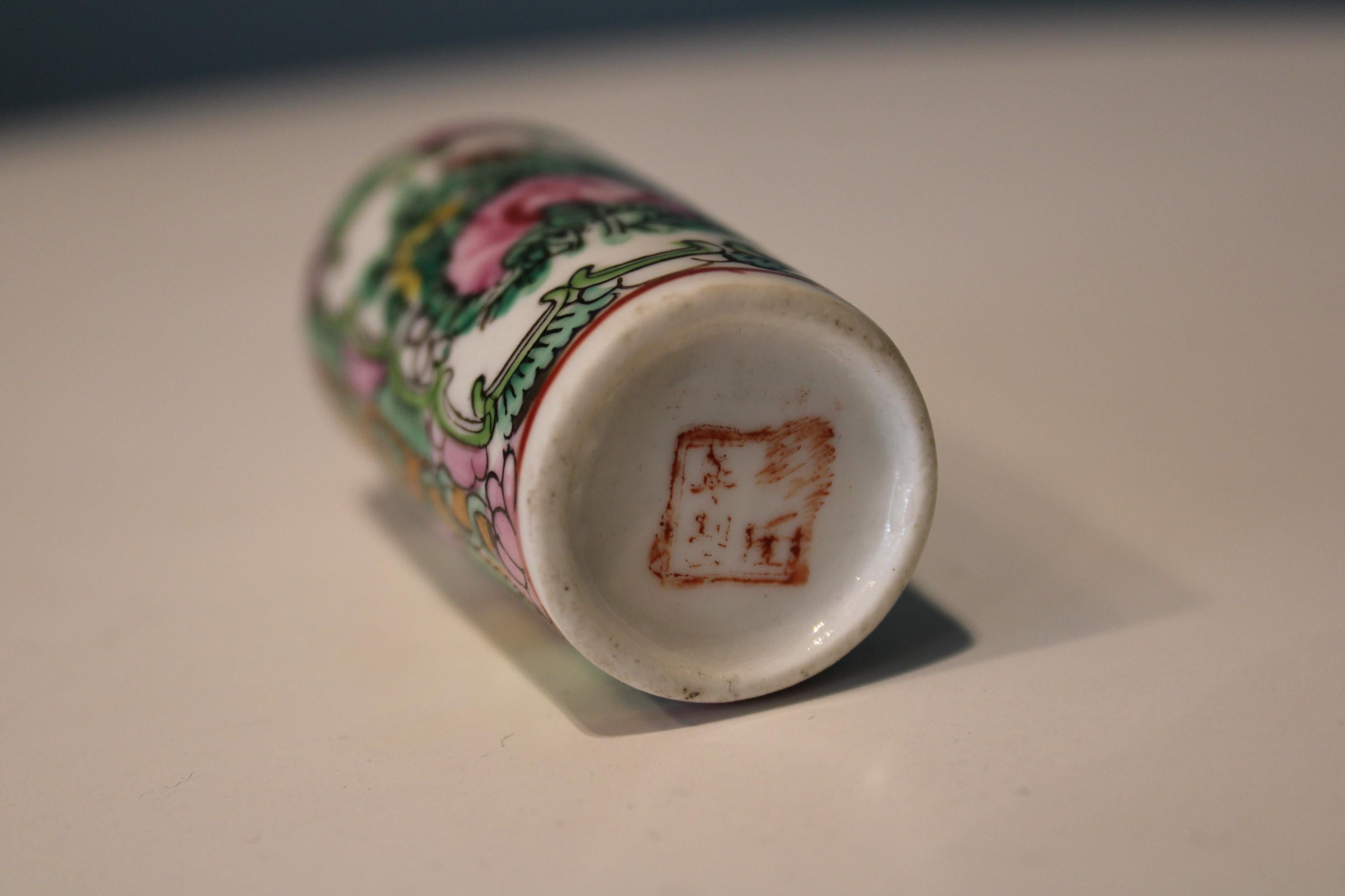 Porcelain Chinese snuff bottle For Sale 5