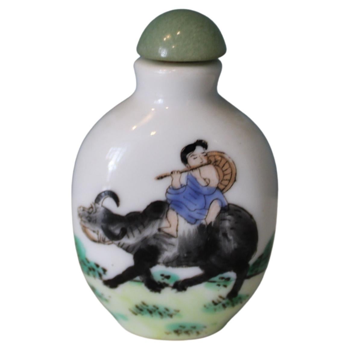 Porcelain Chinese snuff bottle For Sale