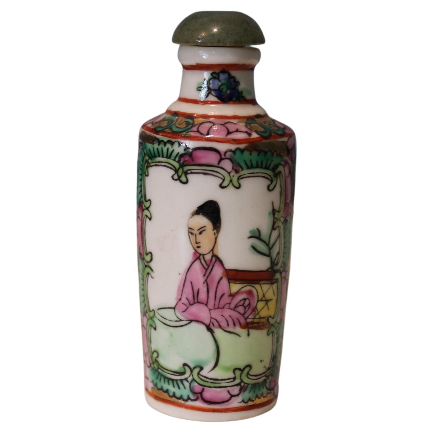 Porcelain Chinese snuff bottle For Sale