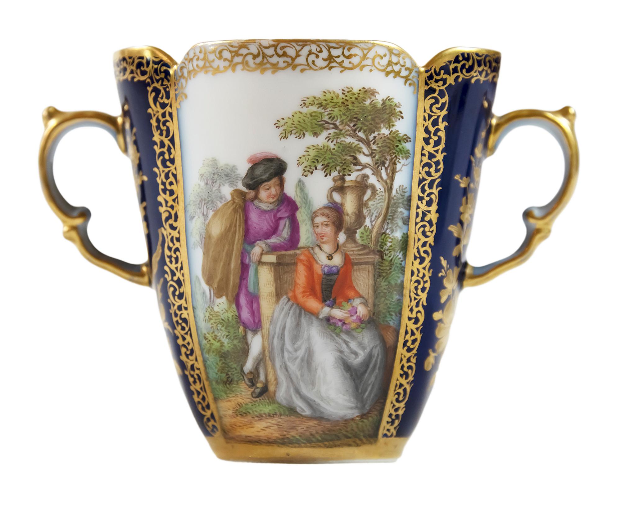 Tasse à chocolat avec soucoupe par Augustus Rex Helena Wolfsohn Bon état - En vente à Vilnius, LT