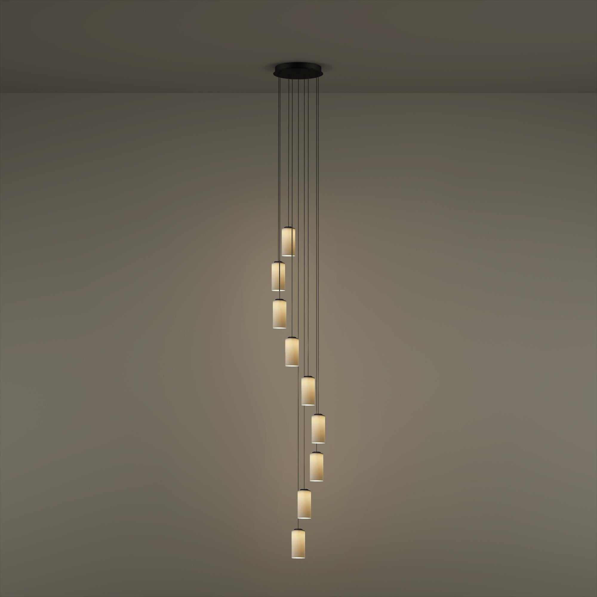 Porcelain Cirio Cascada 9 pendant lamp by Antoni Arola
Dimensions: D 43.1 x H 300 cm
Materials: Porcelain.
Available in 3 lampshade materials: white porcelain, white opal glass and polished brass.
Available in 2 cable lengths: 3mts,