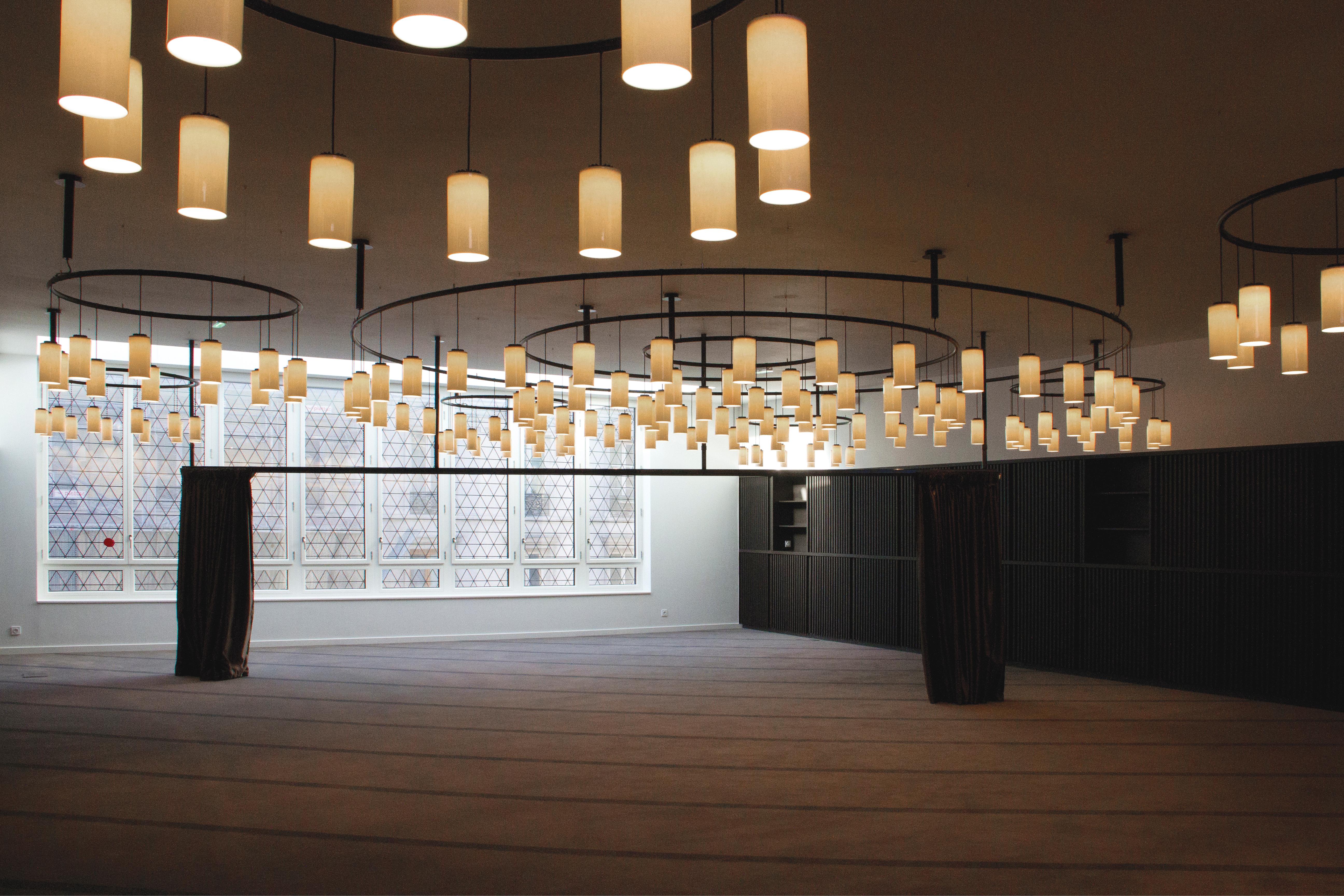 Porcelain Cirio Circular Pendant Lamp by Antoni Arola In condizioni Nuovo in vendita a Geneve, CH