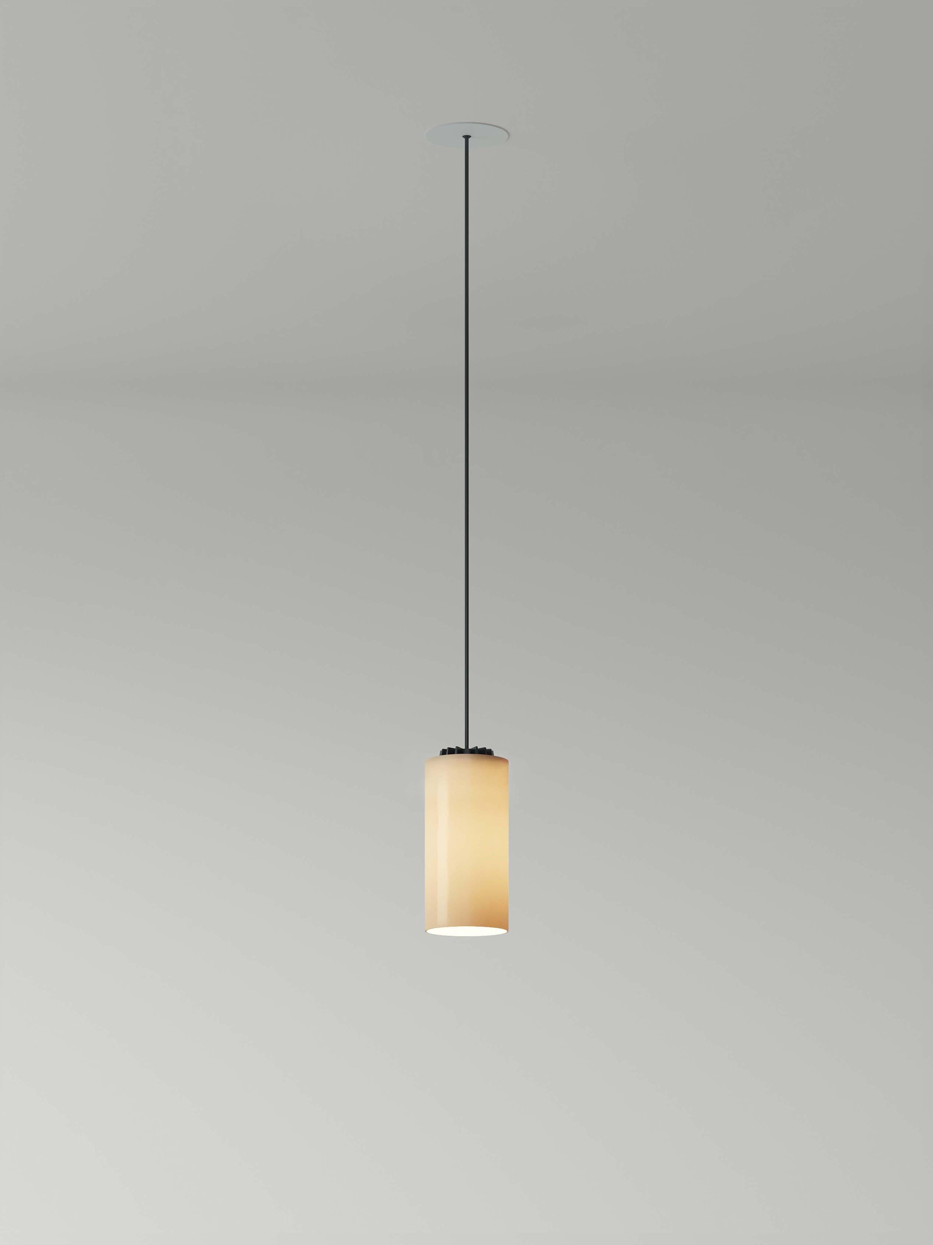 Lampada a sospensione semplice Cirio in porcellana di Antoni Arola
Dimensioni: D. 10 x H. 325 cm
Materiali: Porcellana.
Disponibile in 3 materiali per il paralume: porcellana bianca, vetro opalino bianco e ottone lucido.
Disponibile in due