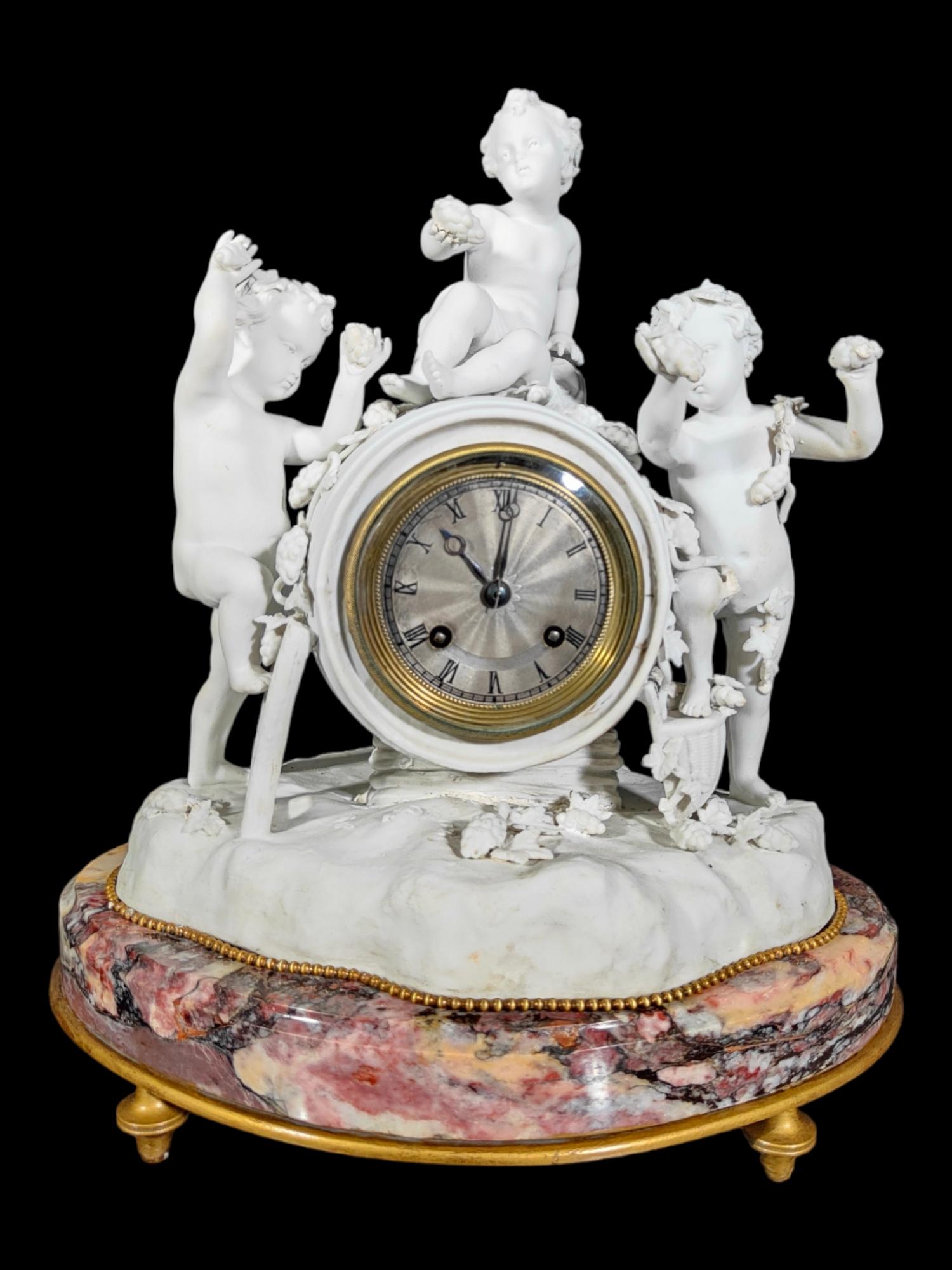 Porcelain clock by Le Roy Et Fills A Paris
Elegant porcelain clock from the beginning of 1800 with a wine allegory scene. It is in working condition. It has its pendulum and original key. Measures: 38x33x25cm