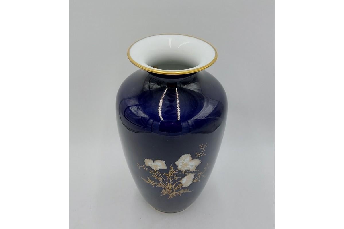 Un grand vase en porcelaine décoré avec la technique du cobalt d'Echt
Produit par Hutschenreuther en Allemagne dans les années 1960 / 1970.
Très bon état, aucun dommage.
hauteur 34cm, diamètre 19cm.

