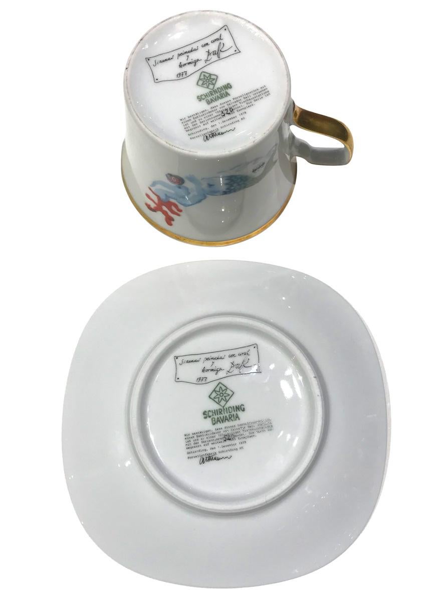 Kaffeetasse und Untertasse aus Porzellan 