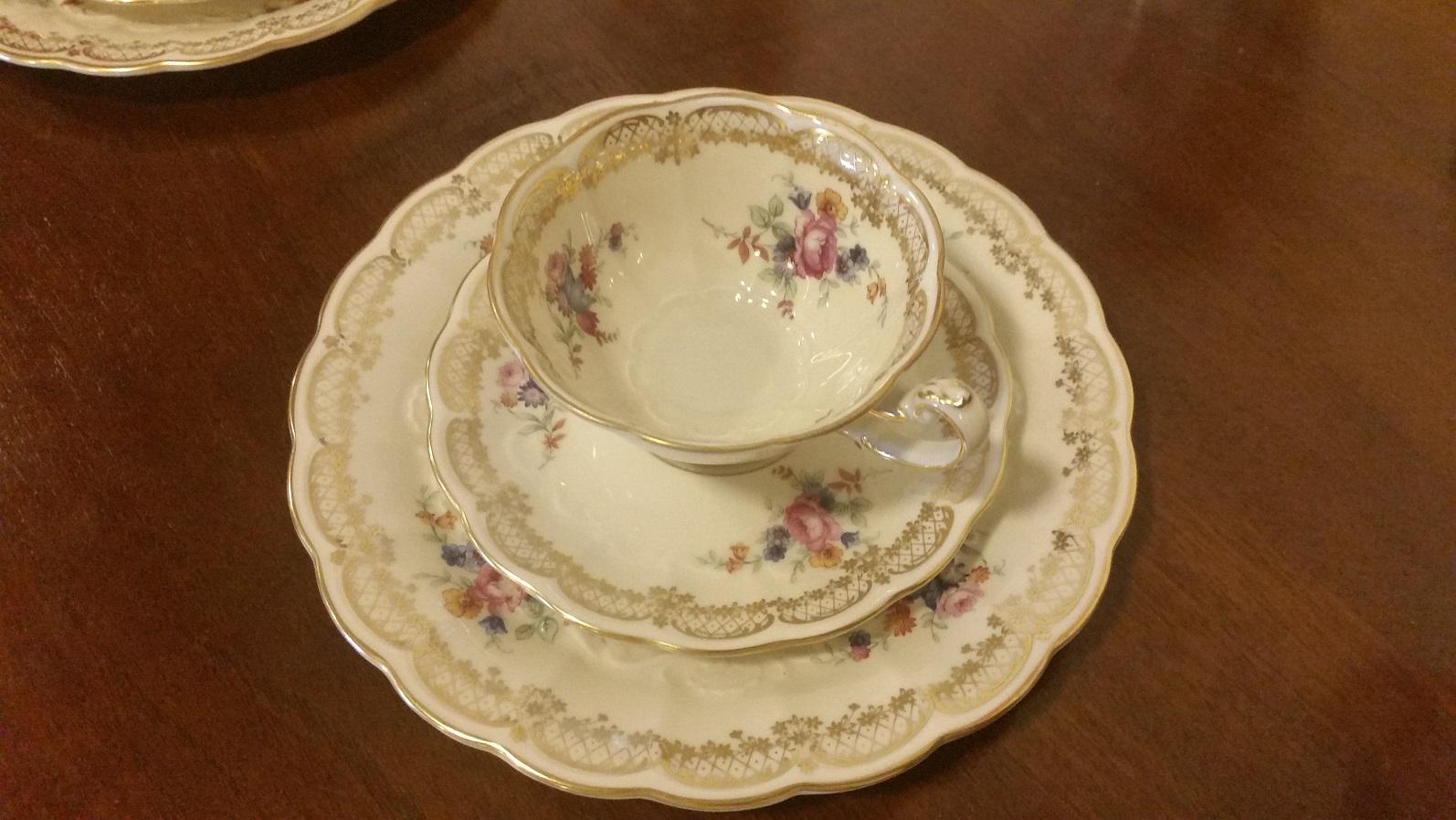Porzellan-Kaffeeservice 39 Teile aus der Royal Tettau, signiert 1930-1950 im Zustand „Gut“ in Opole, PL