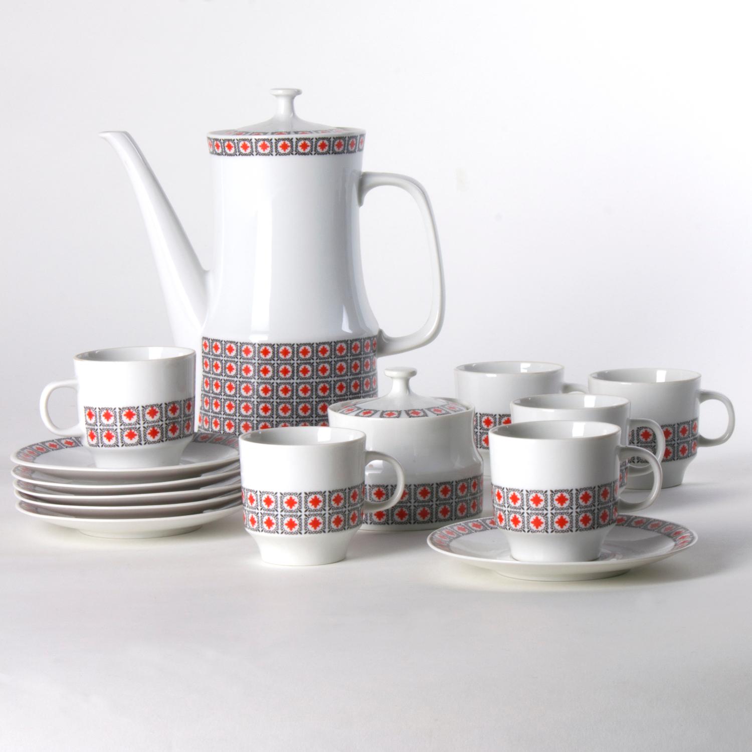 Porcelain Coffee Set, Czechoslovakia, circa 1960 In Good Condition For Sale In Zohor, SK