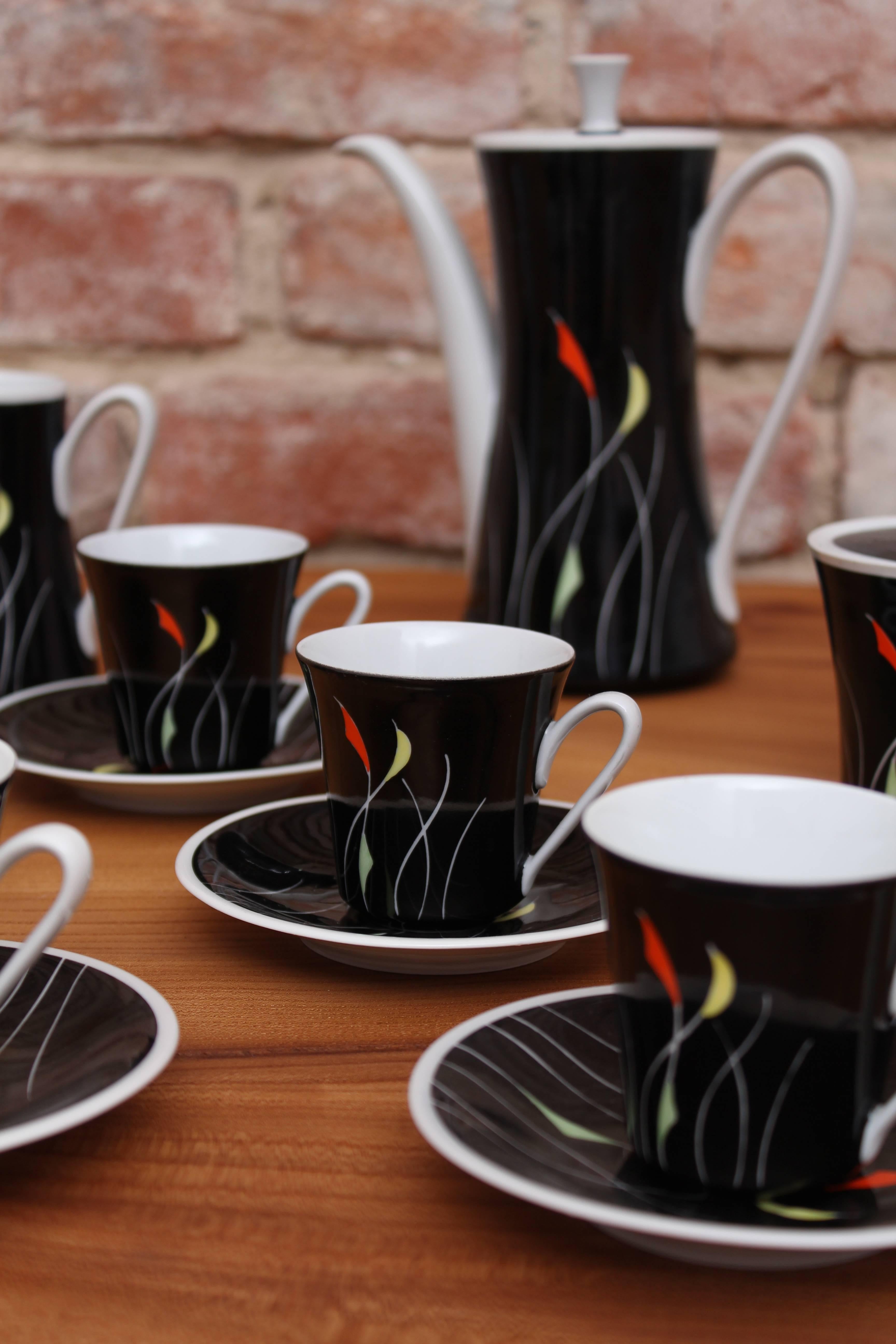 Kahla porcelain coffee set for six in a beautiful hand-painted pattern. The coffee service consists of six plates, six cups, a sugar bowl with a lid, a milk jug and a coffee jug with a lid. The form is smooth and light. The set is in great