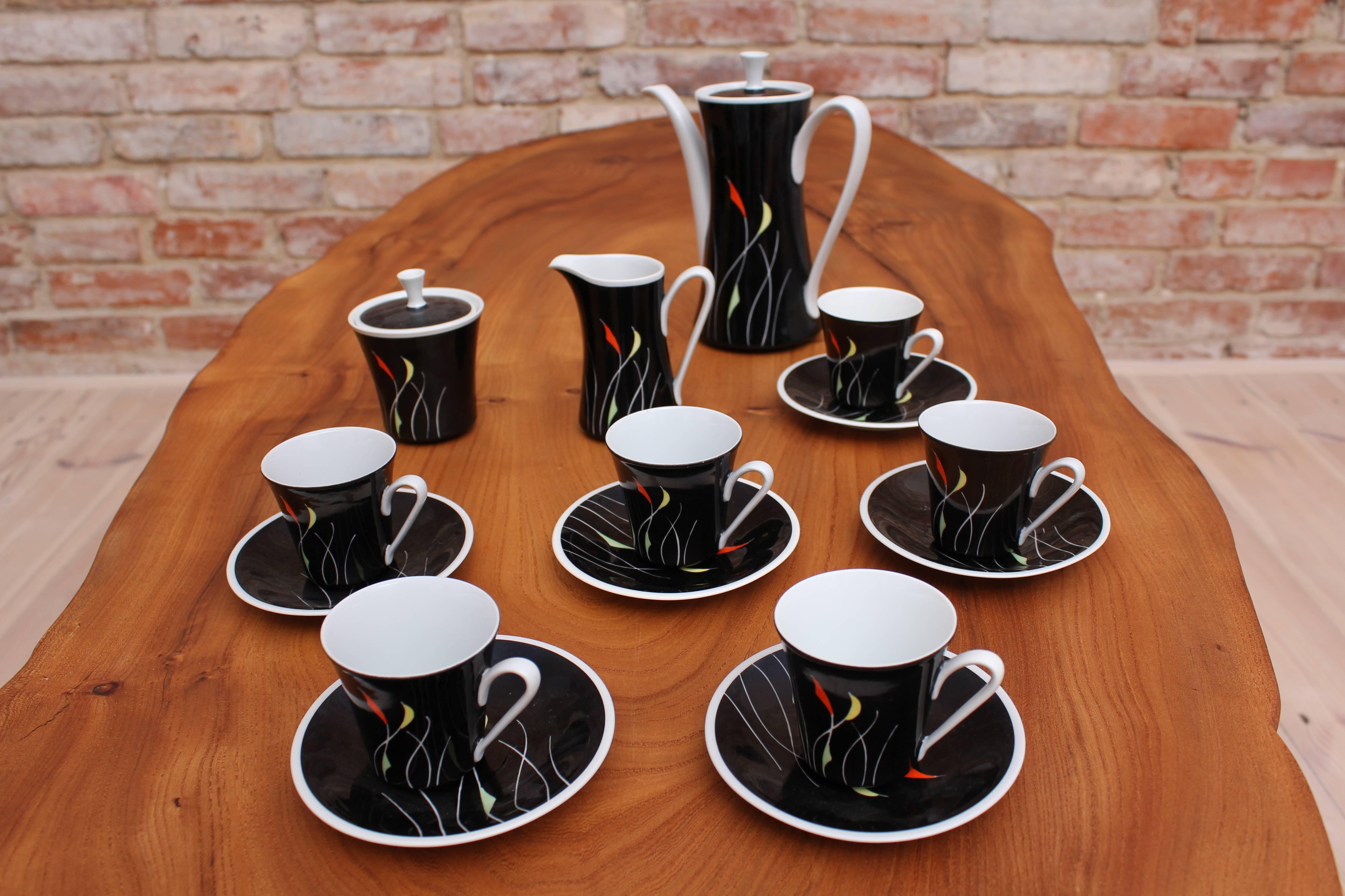 Porcelain Coffee Set from Kahla in Black and White, 1960s, Hand-painted Pattern In Good Condition For Sale In Wrocław, Poland